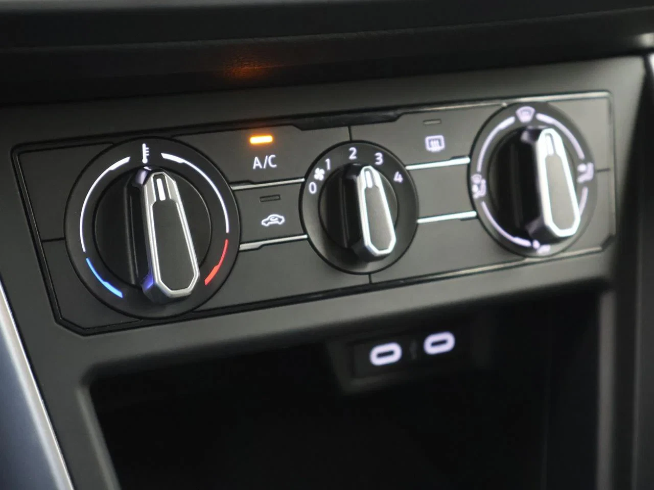 Volkswagen-Polo-image-21