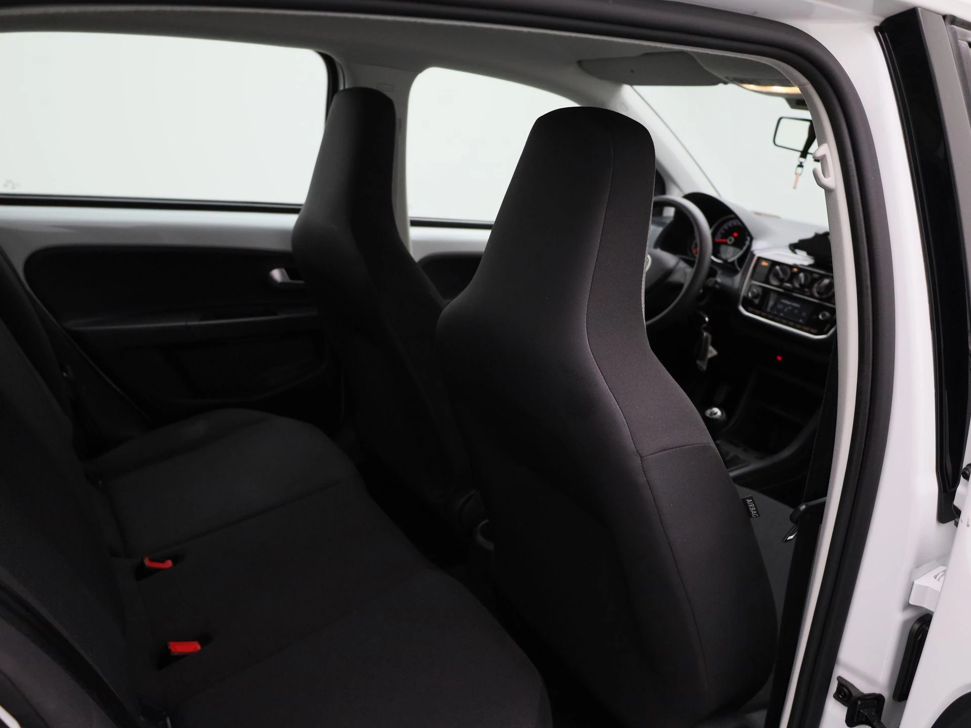 Volkswagen-up!-image-23