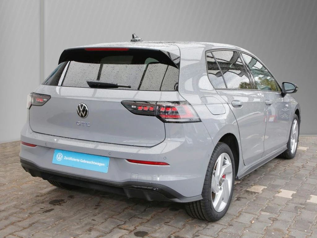 Volkswagen-Golf-image-3