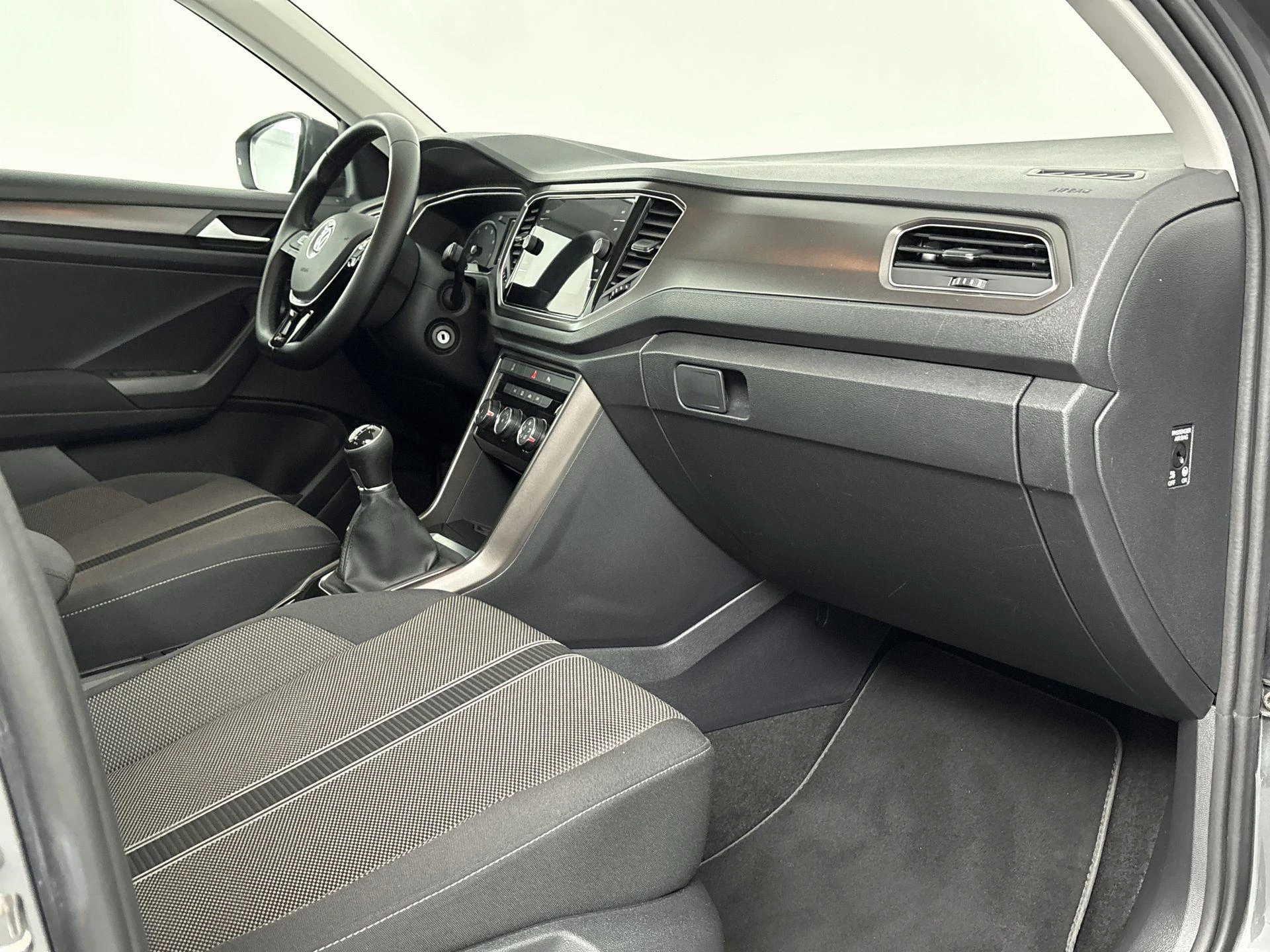 Volkswagen-T-Roc-image-6