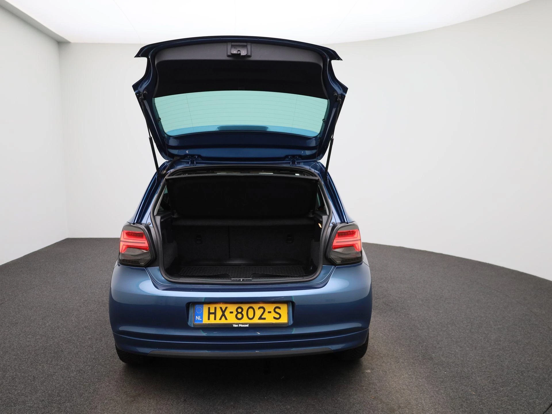Volkswagen-Polo-image-10