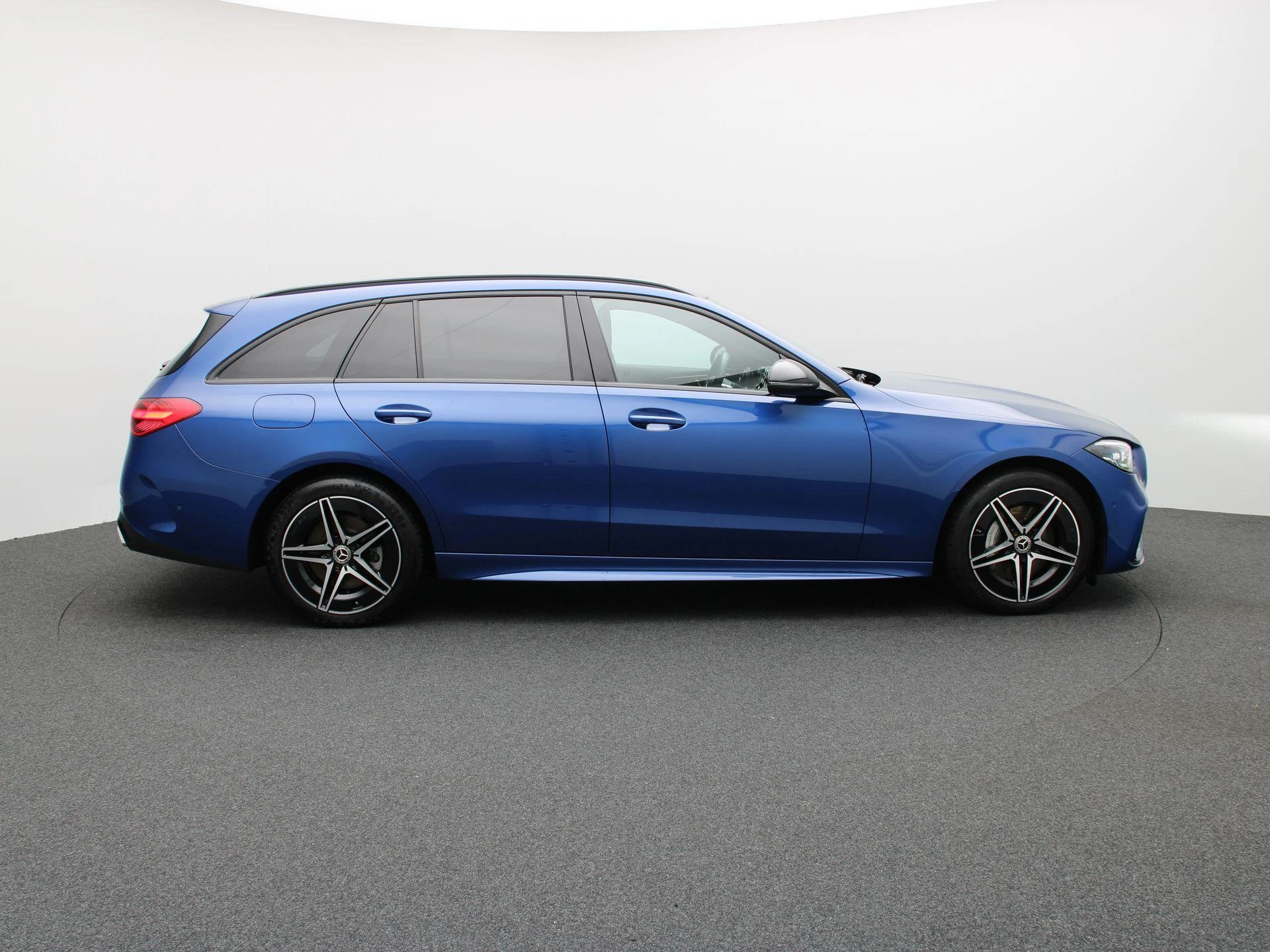 Mercedes-Benz-C-Klasse-image-5