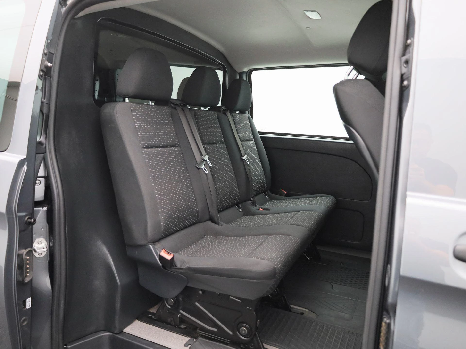 Mercedes-Benz-Vito-image-31