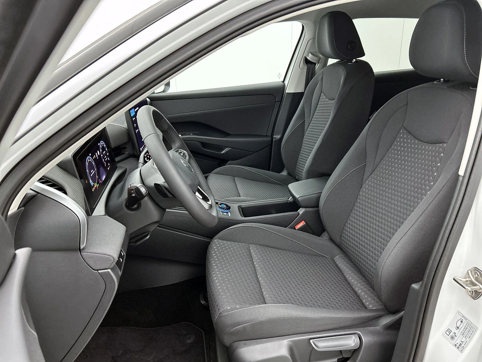 Volkswagen-T-Roc-image-37