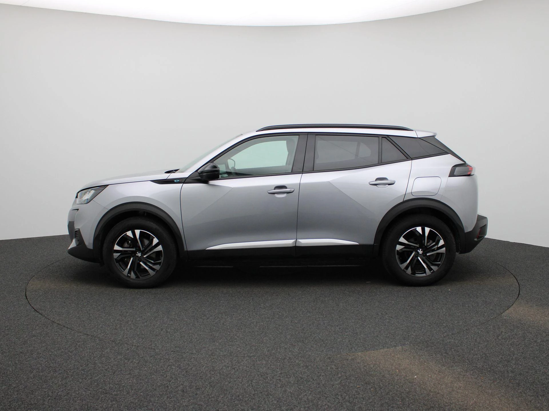 Peugeot-e-2008-image-5