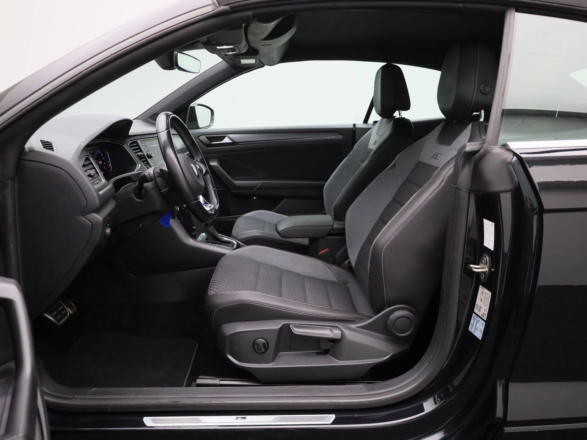 Volkswagen-T-Roc-image-7
