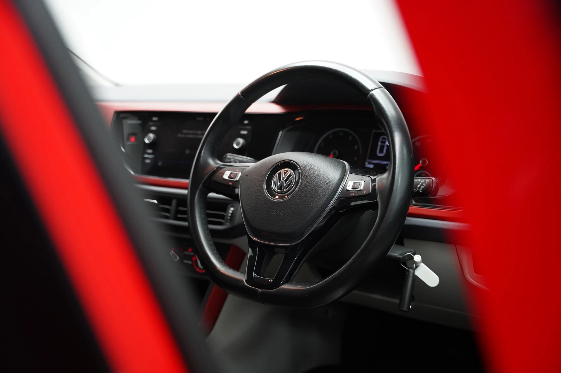 Volkswagen-Polo-image-16