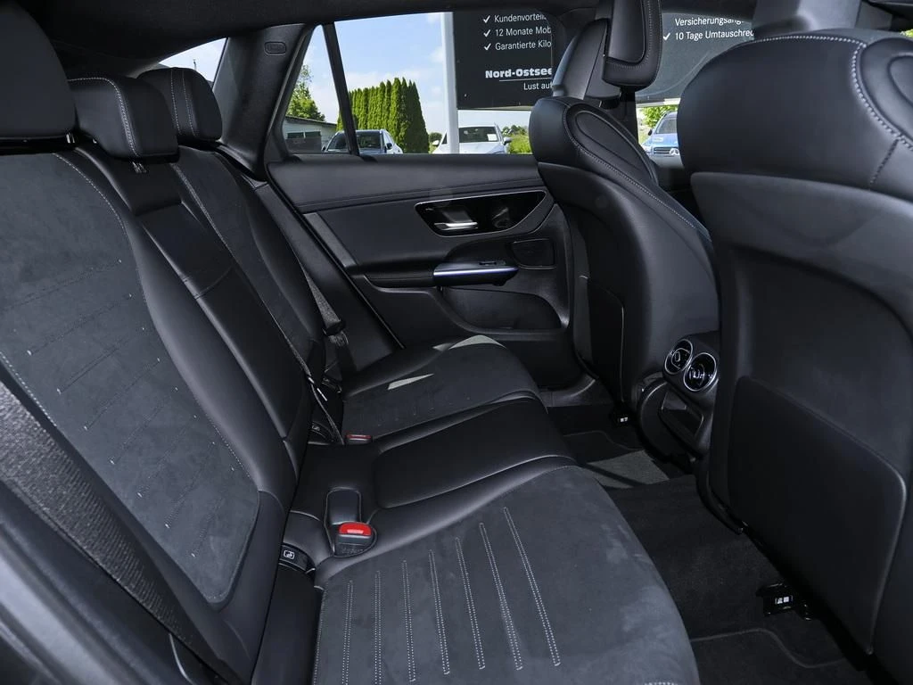 Mercedes-Benz-GLC 300 d-image-14
