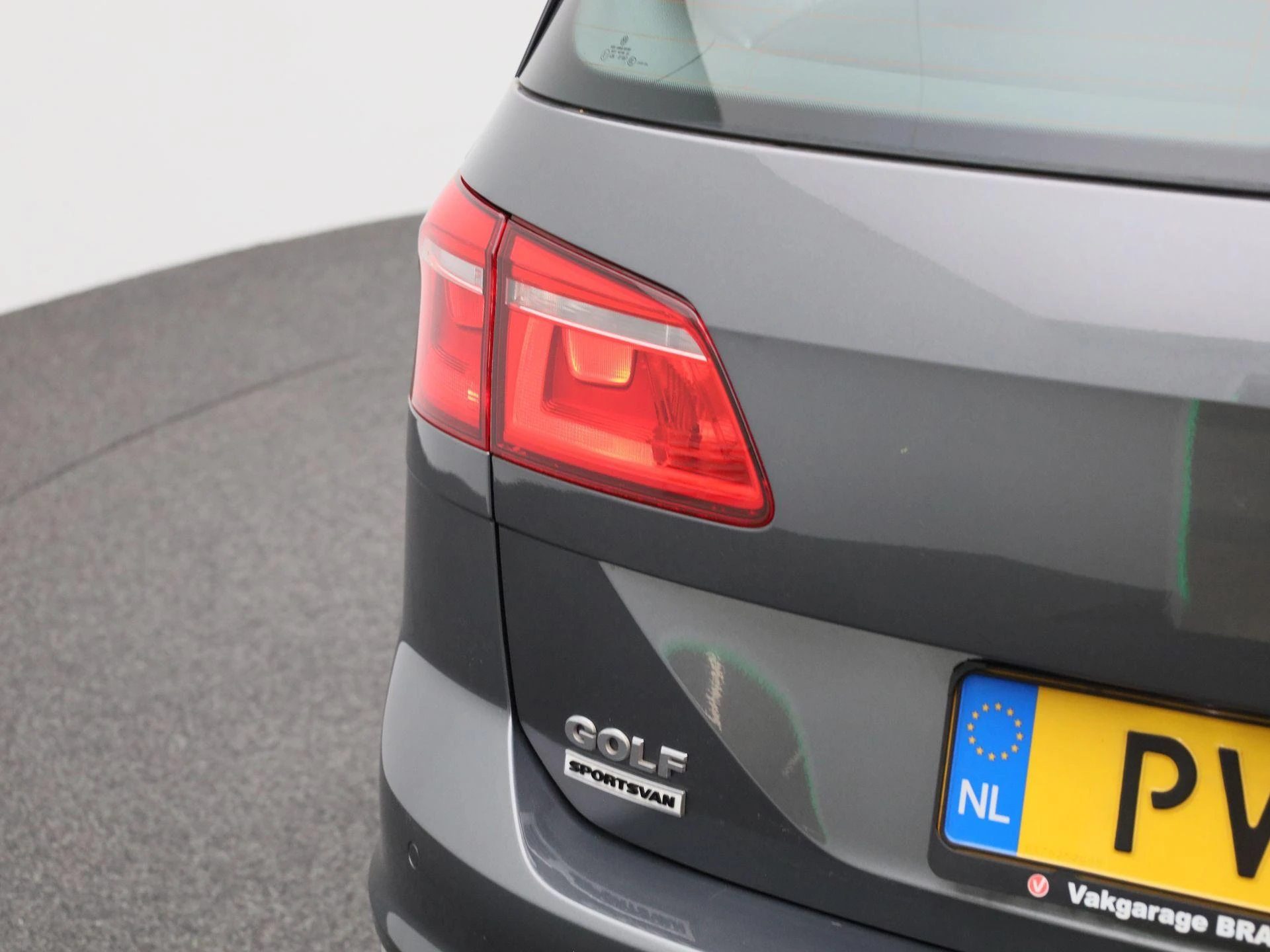 Volkswagen-Golf Sportsvan-image-34