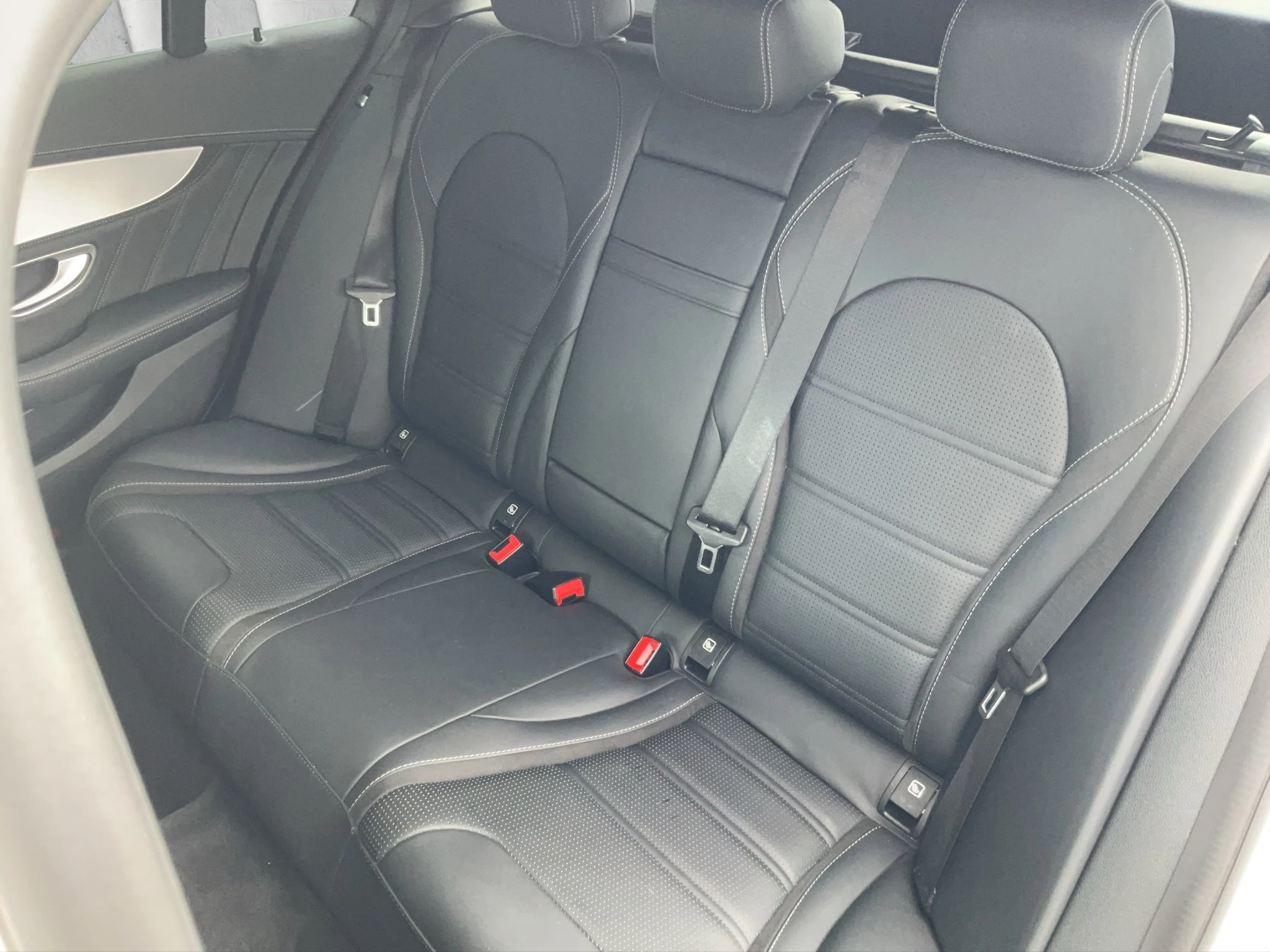Mercedes-Benz-C-Klasse-image-10
