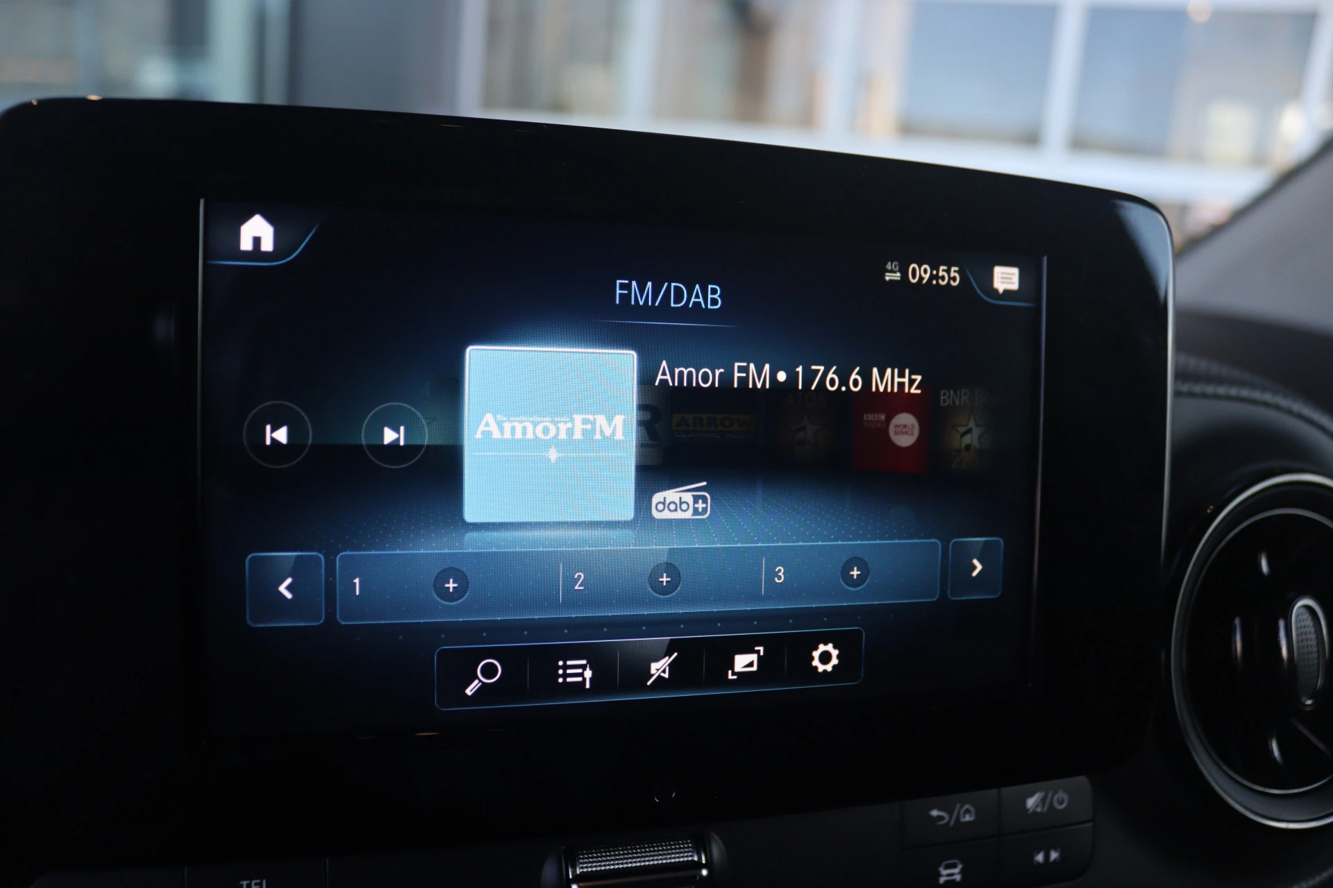 Mercedes-Benz-eCitan-image-8