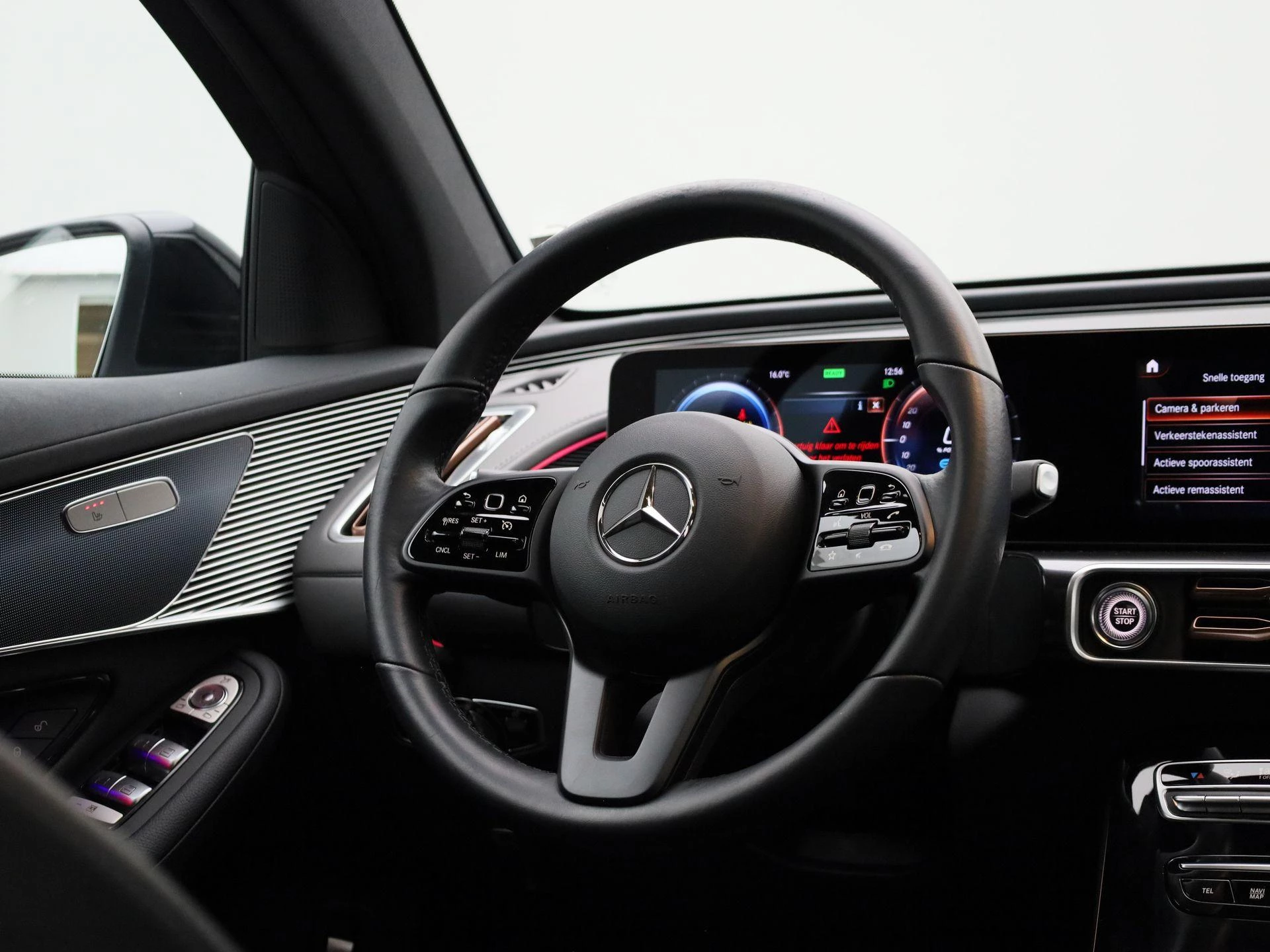 Mercedes-Benz-EQC-image-47