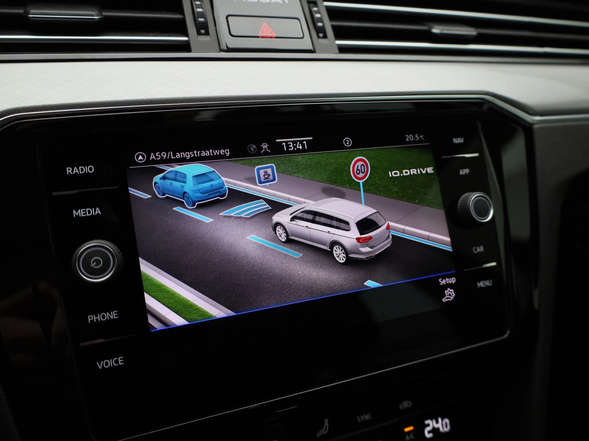 Volkswagen-Passat-image-23