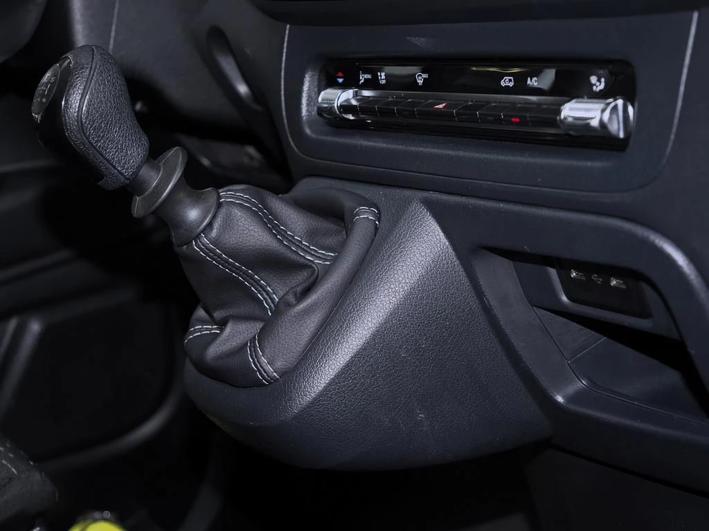 Mercedes-Benz-Vito 116-image-11
