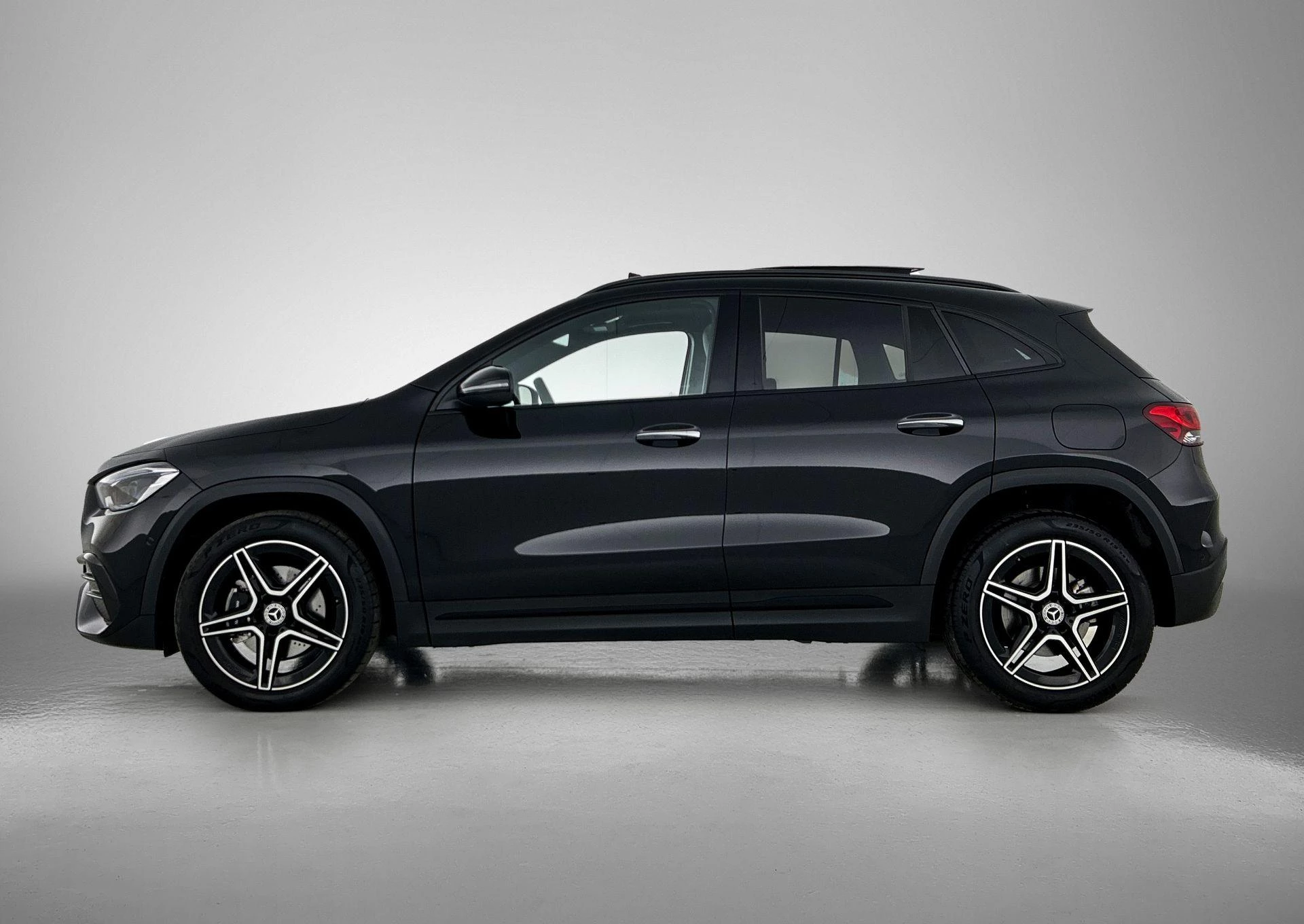 Mercedes-Benz-GLA-image-1