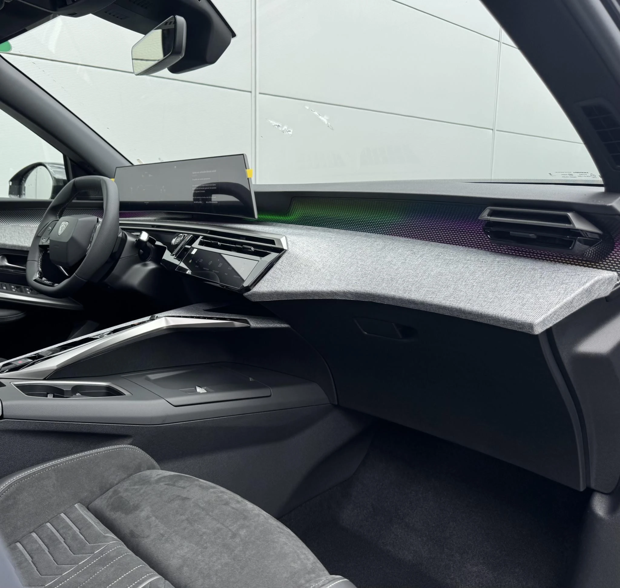Peugeot-e-5008-image-28