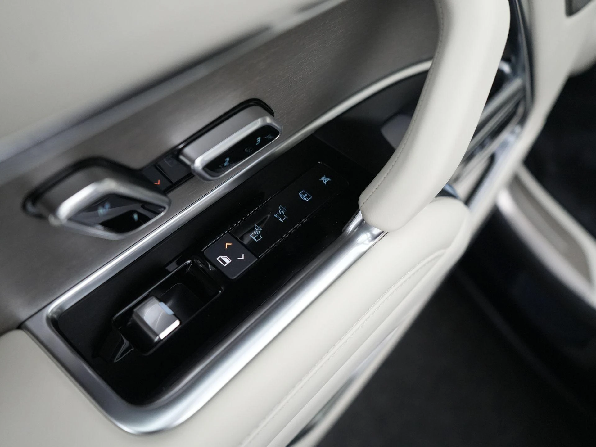 Land Rover-Range Rover-image-50