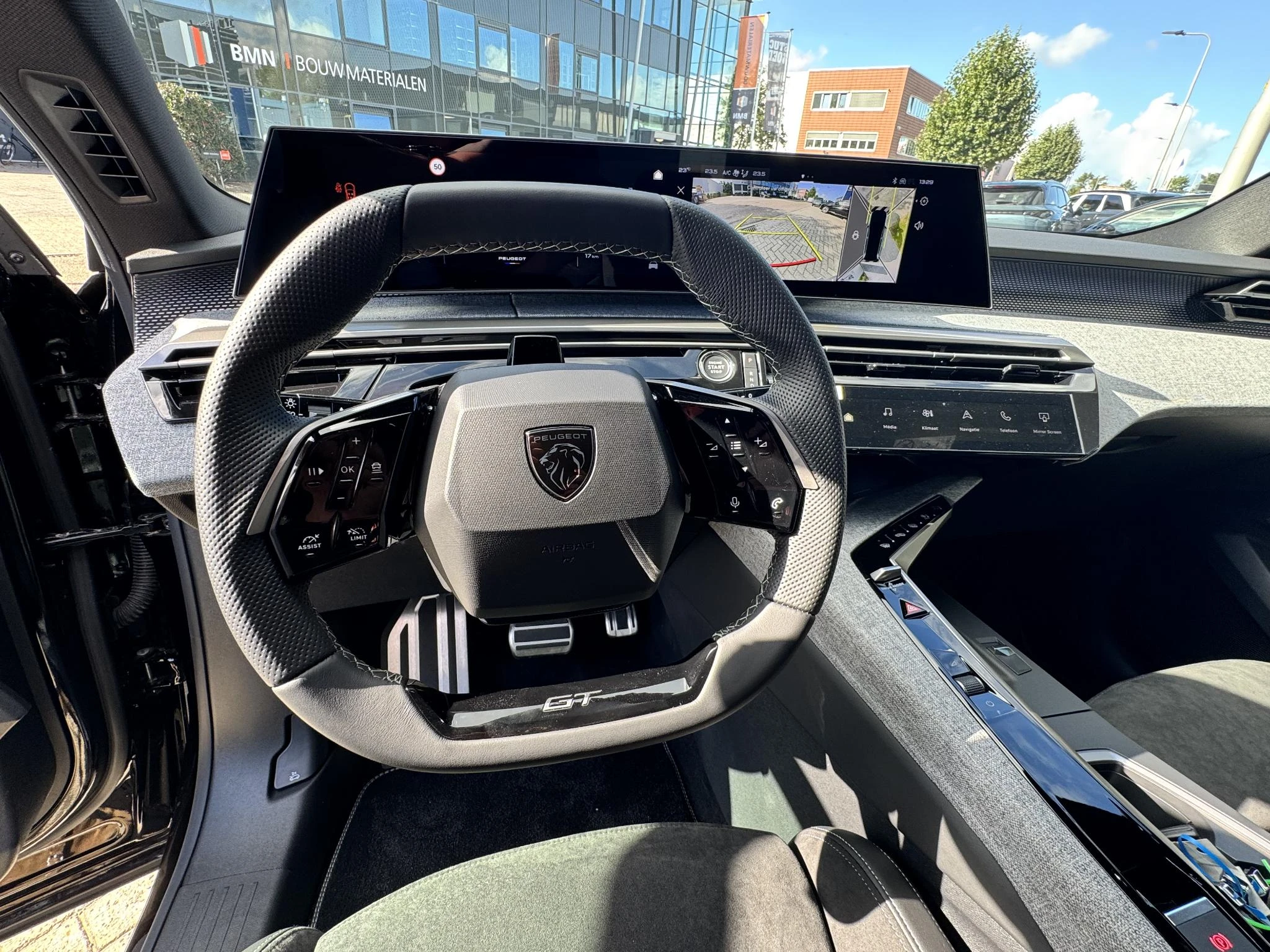 Peugeot-e-5008-image-16