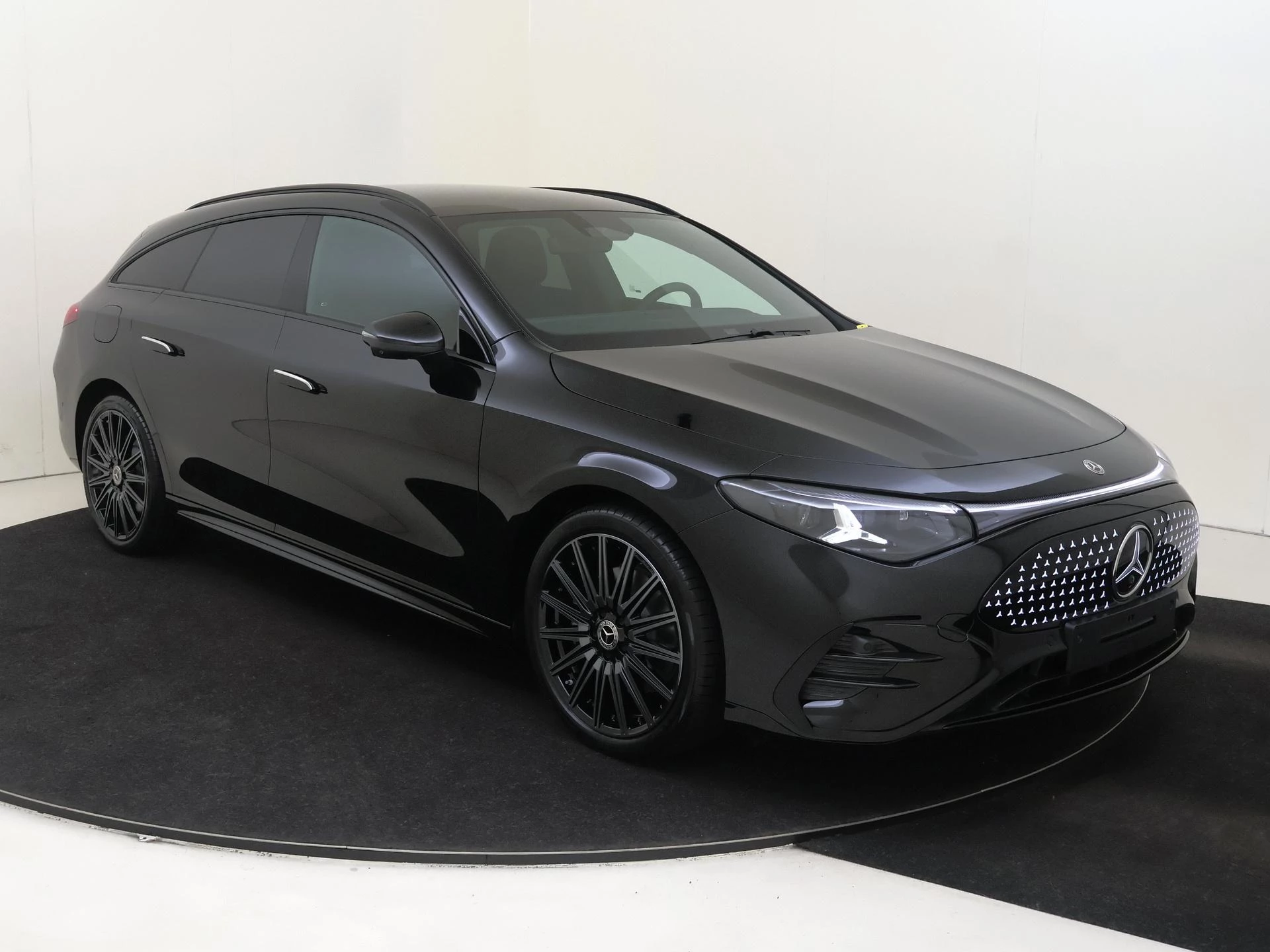 Mercedes-Benz-CLA-image-1