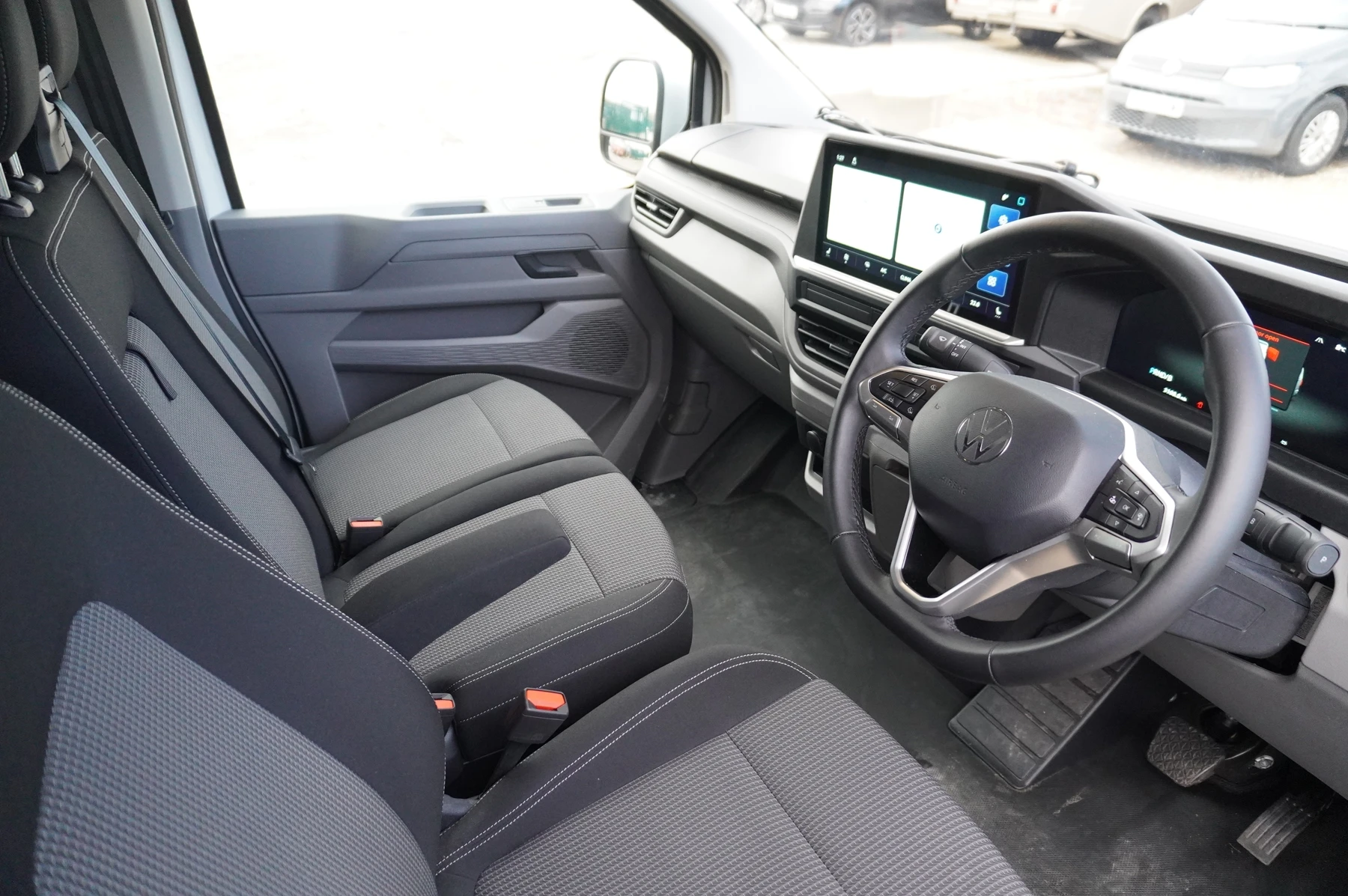 Volkswagen-Transporter-image-5