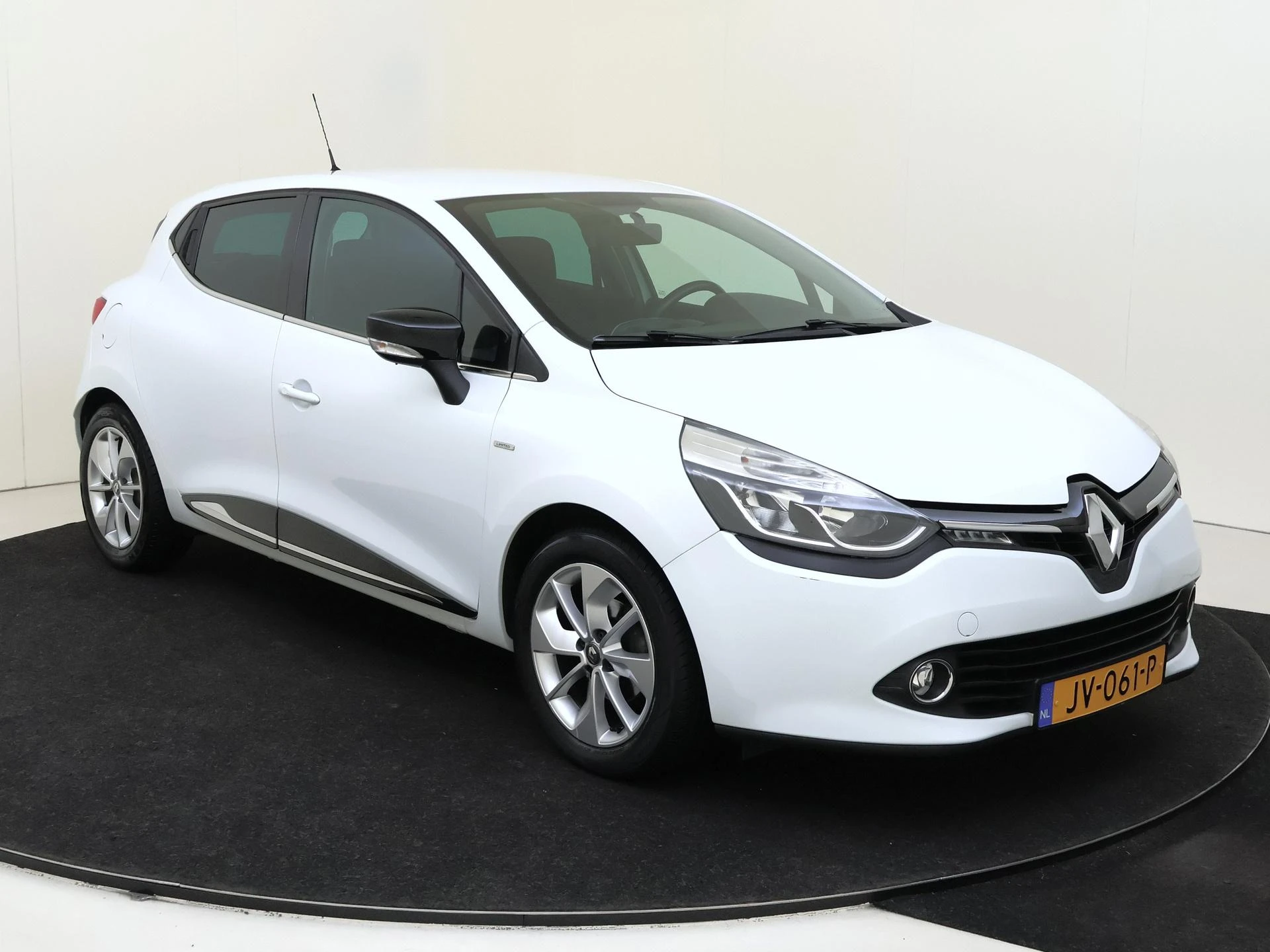 Renault-Clio-image-1