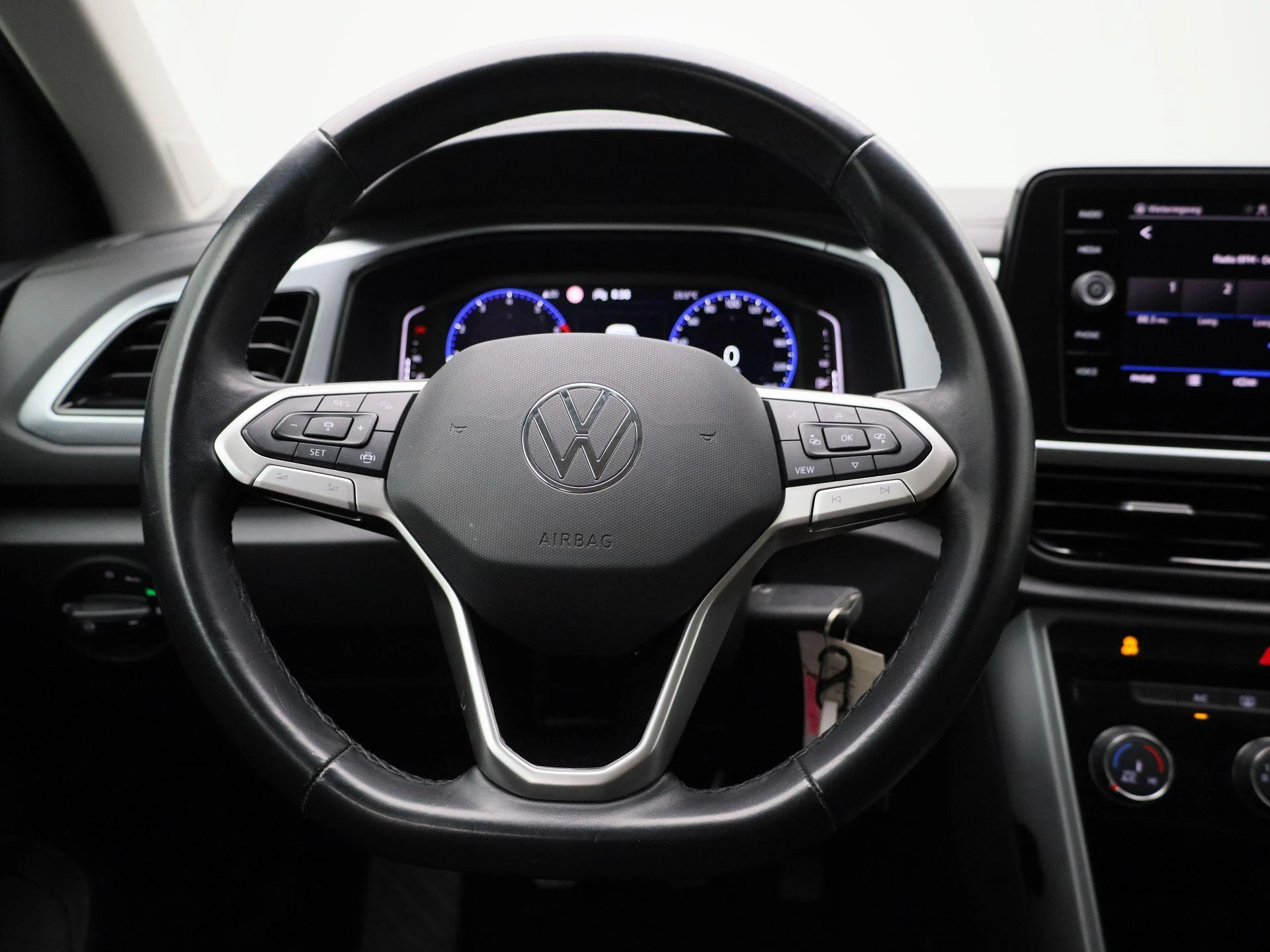 Volkswagen-T-Roc-image-6