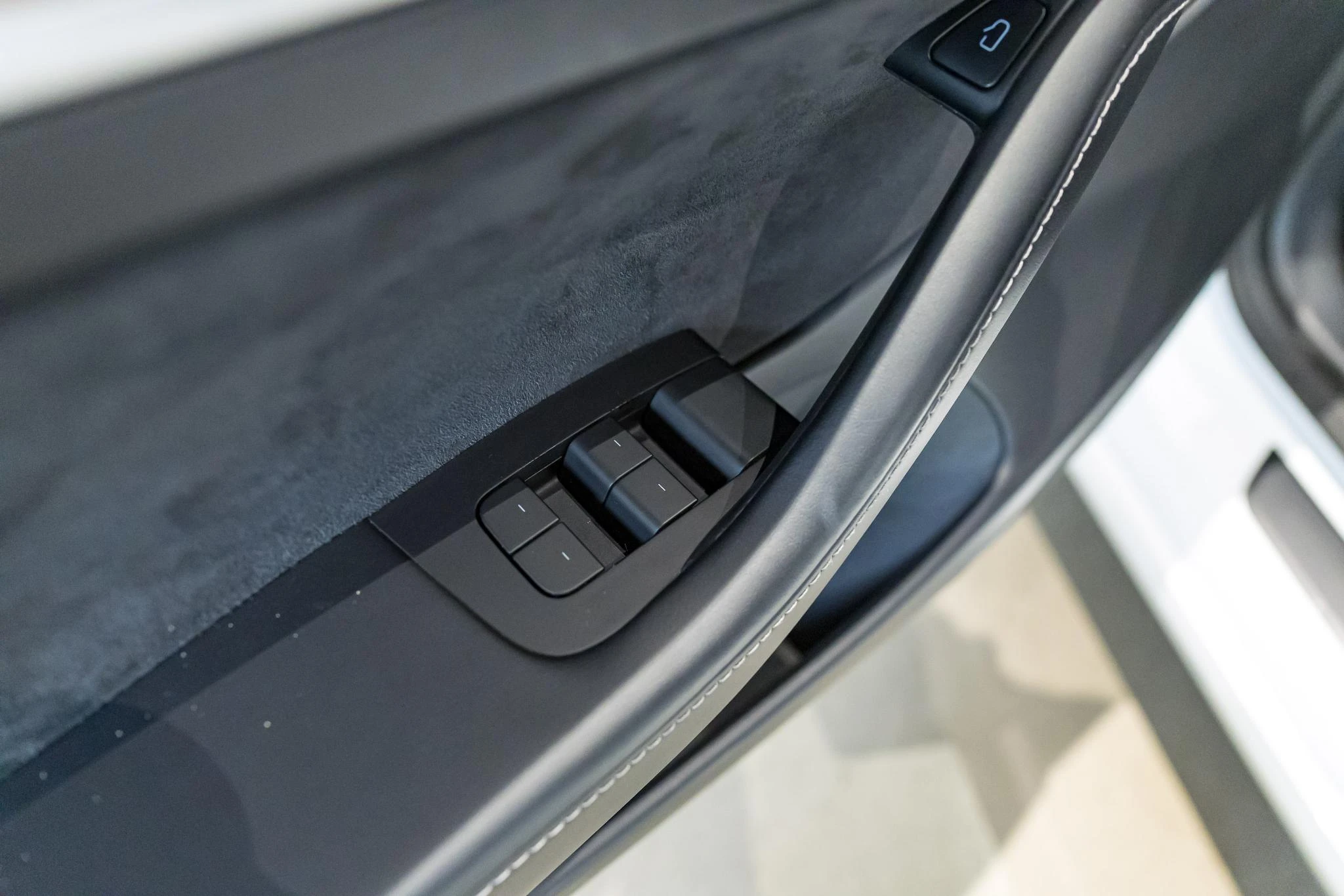 Tesla-Model 3-image-27