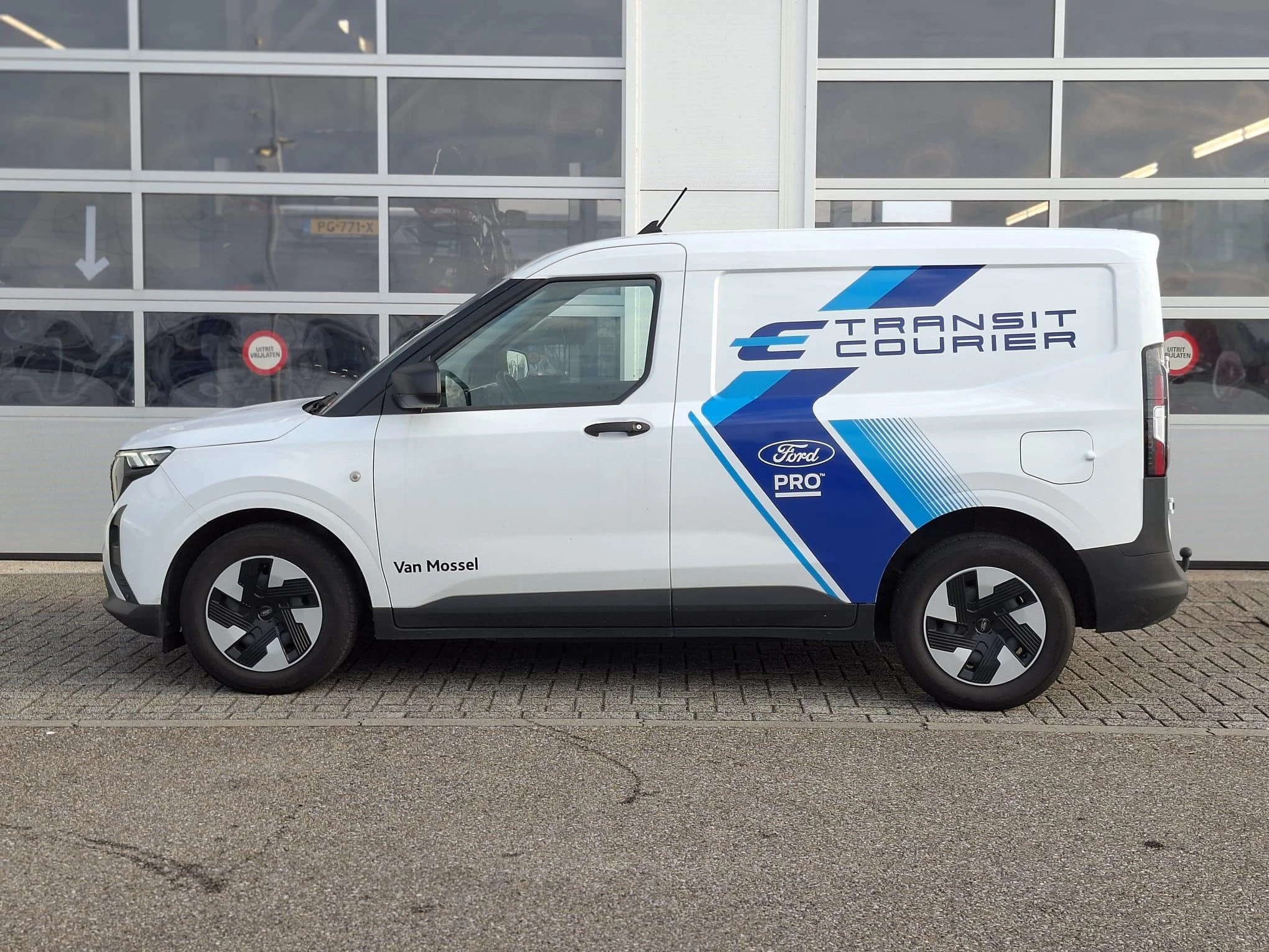 Ford-E-Transit-image-1