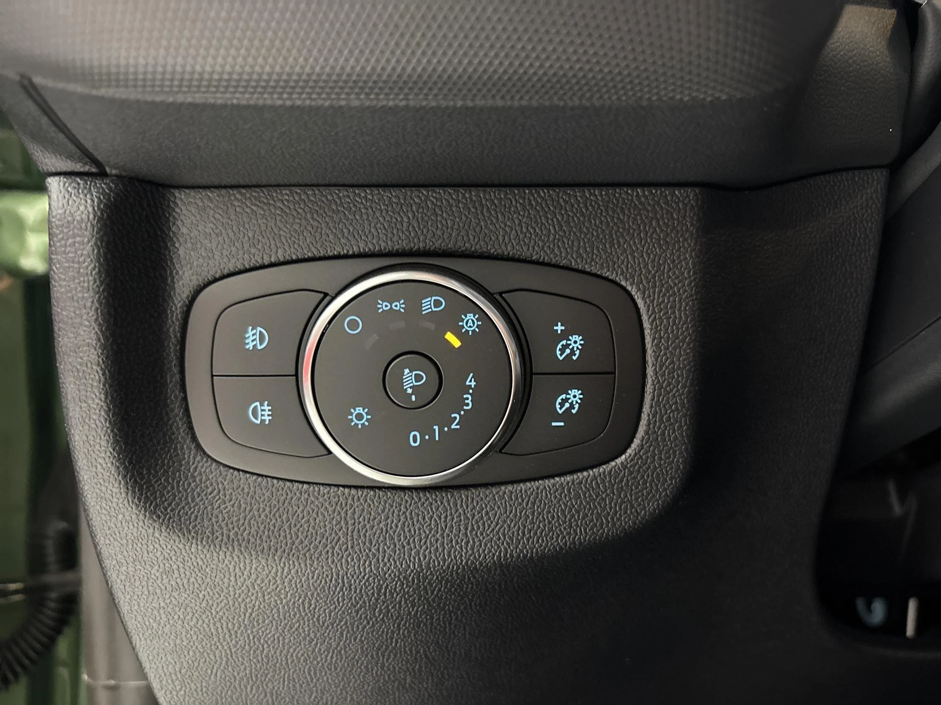 Ford-Tourneo Courier-image-15