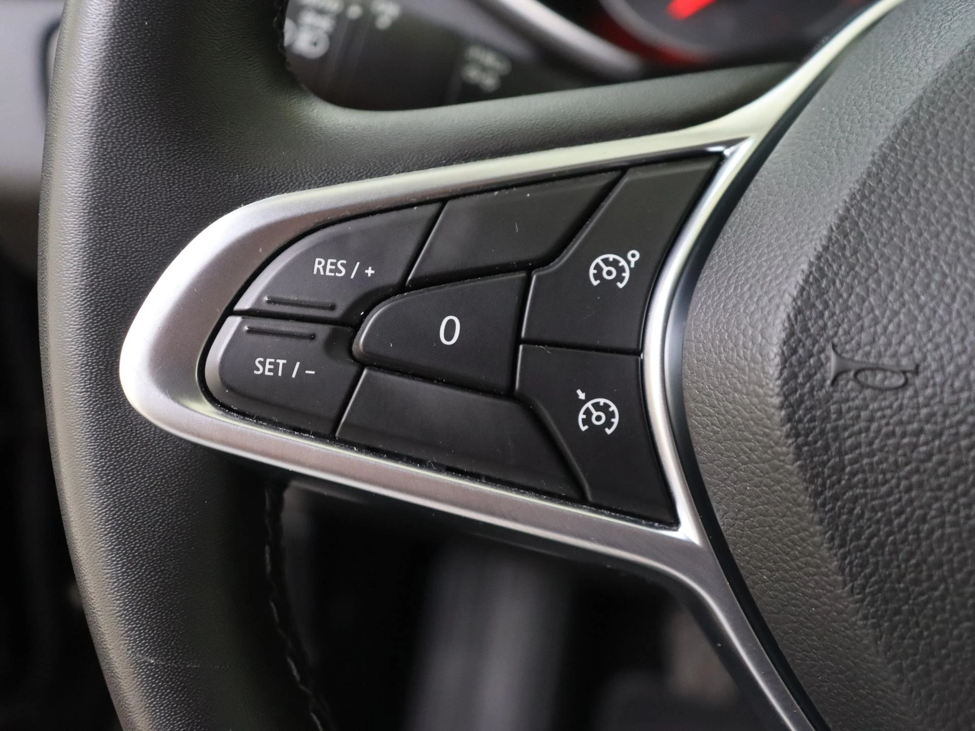 Renault-Clio-image-11