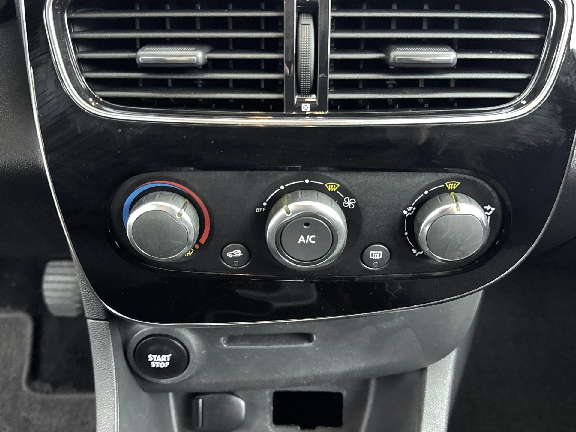 Renault-Clio-image-14