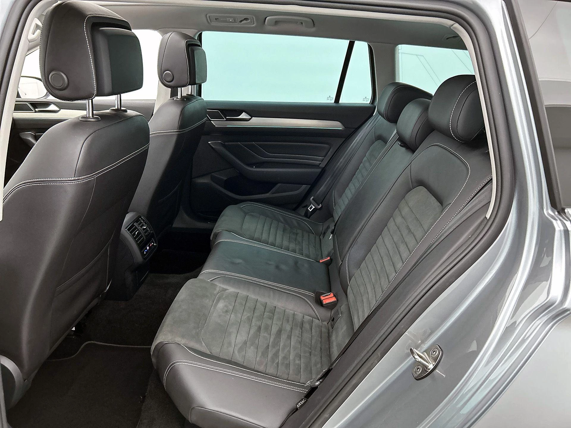 Volkswagen-Passat-image-26