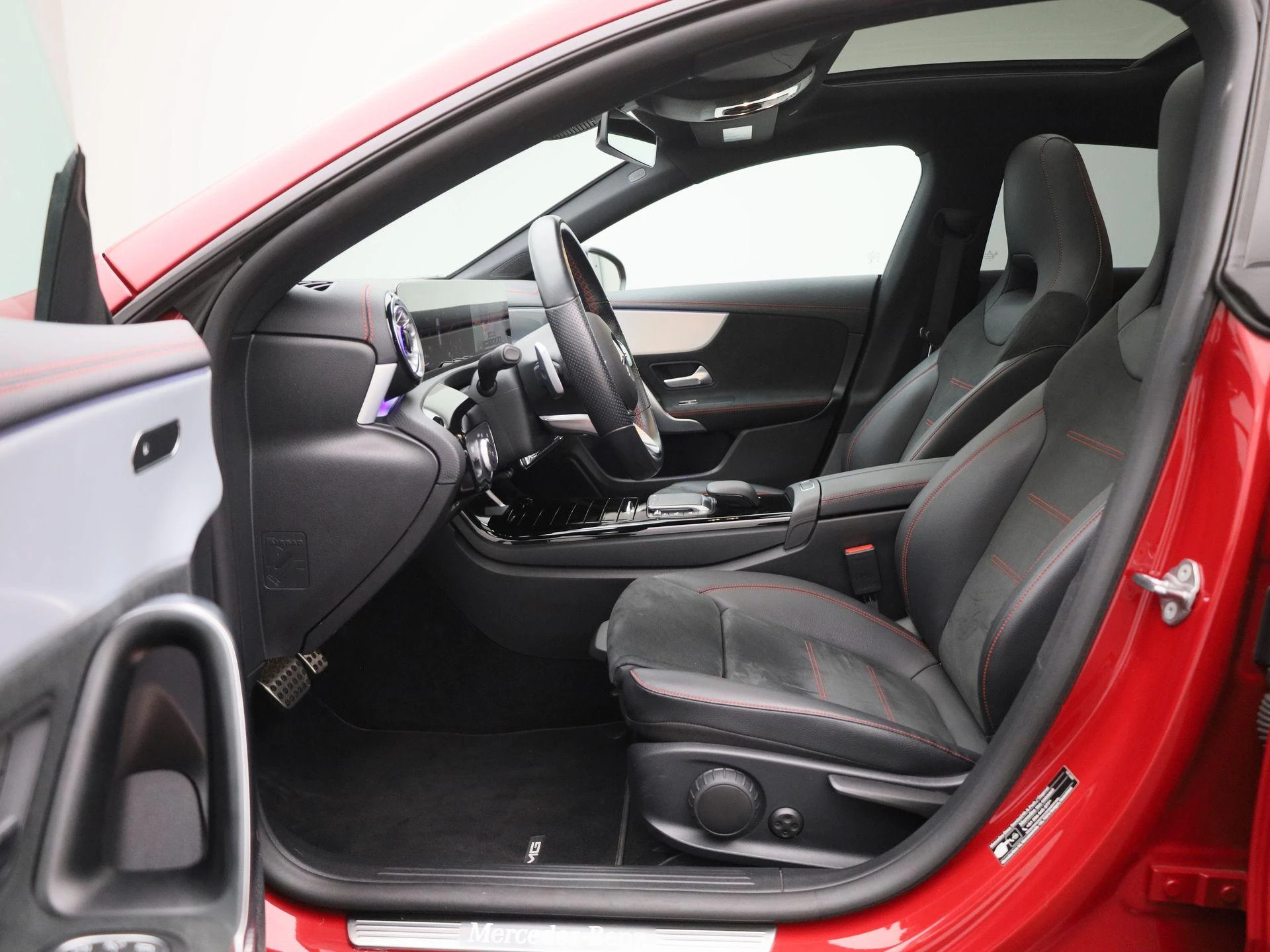 Mercedes-Benz-CLA-image-10