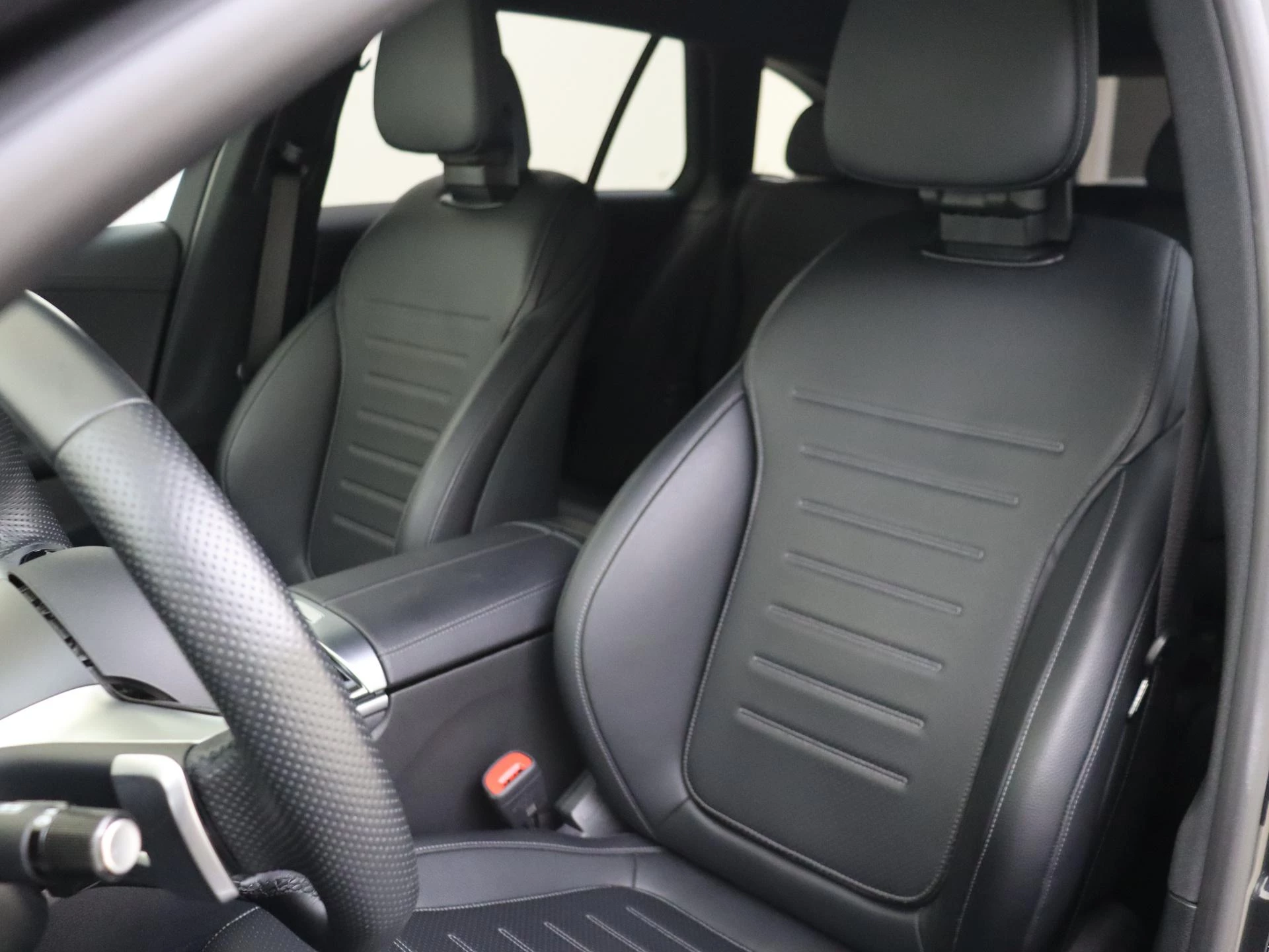 Mercedes-Benz-C-Klasse-image-10