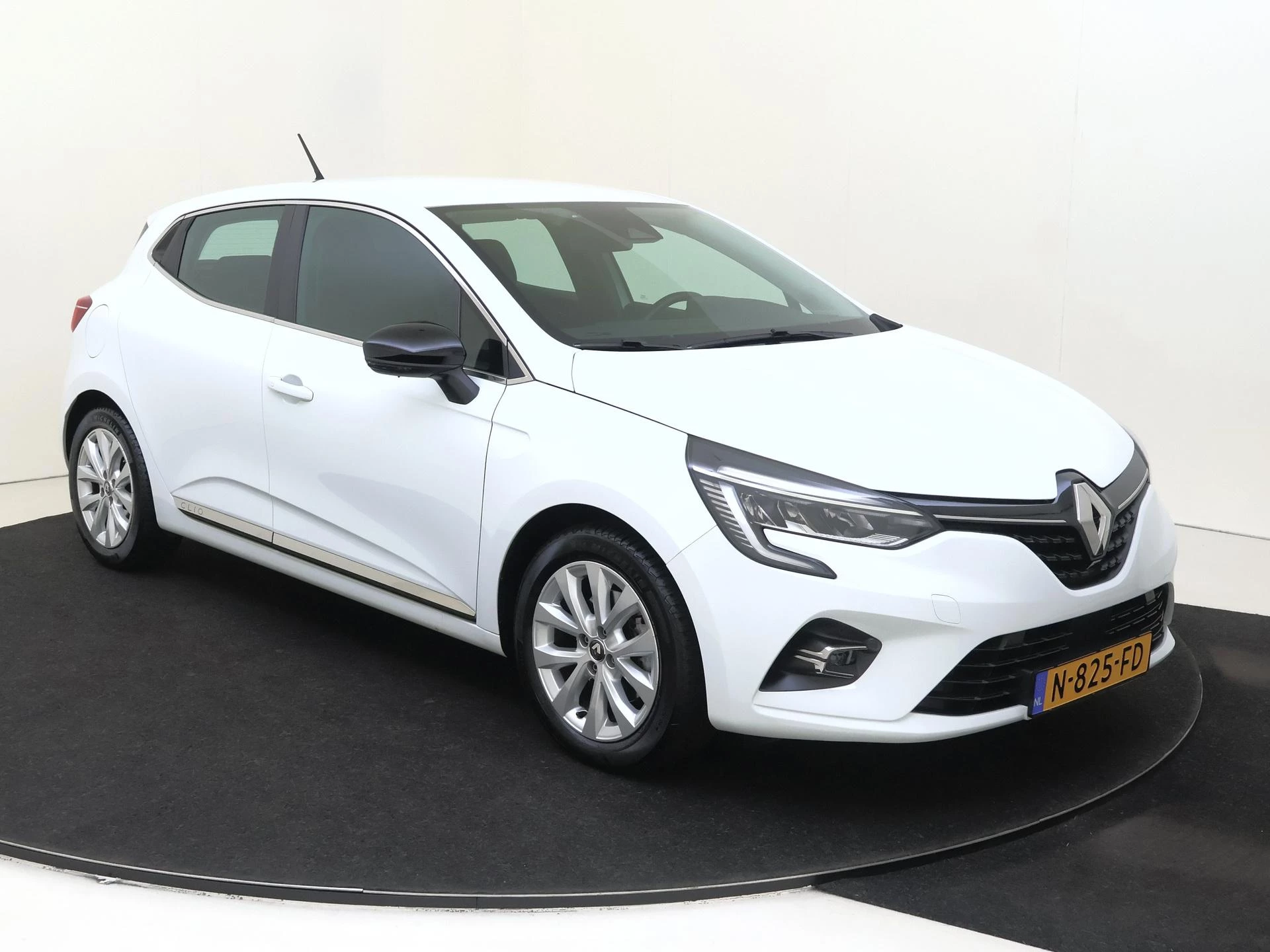 Renault-Clio-image-2