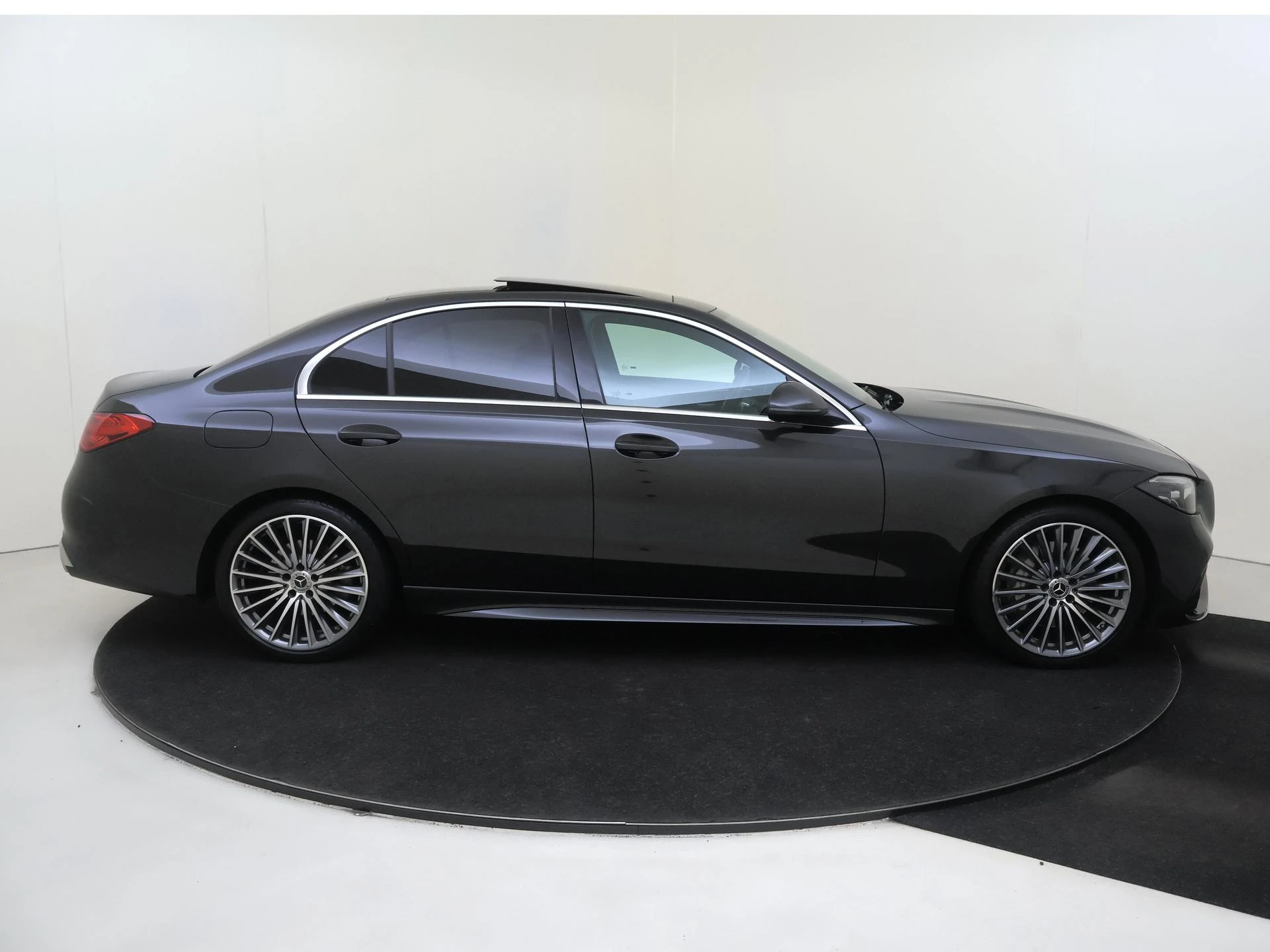 Mercedes-Benz-C-Klasse-image-8