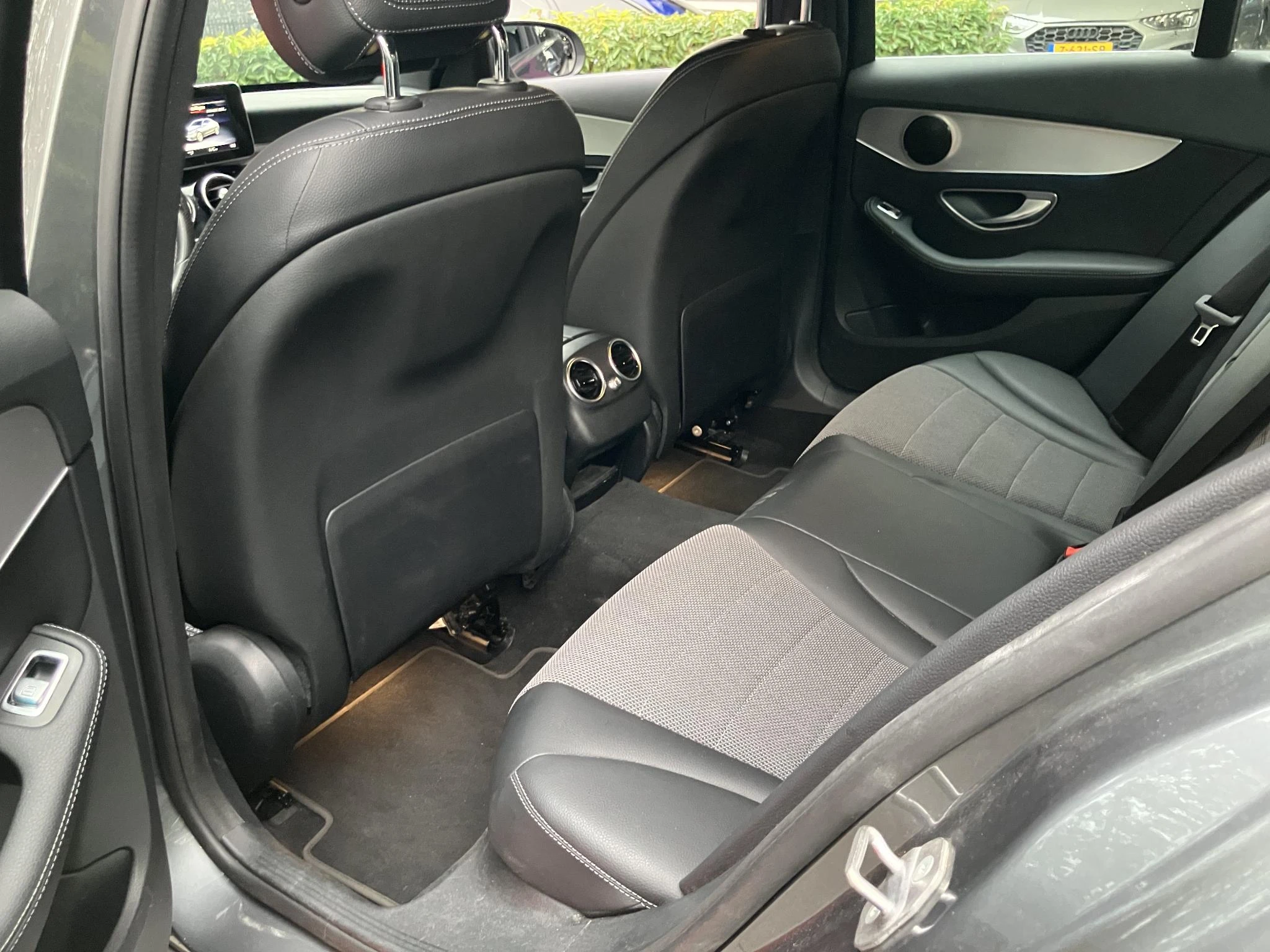 Mercedes-Benz-C-Klasse-image-3
