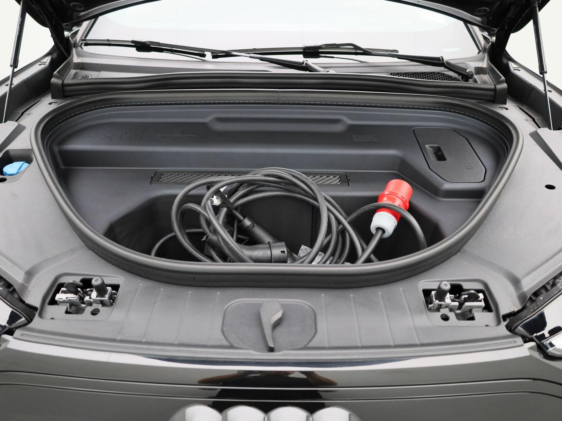 Audi-Q6 e-tron-image-39