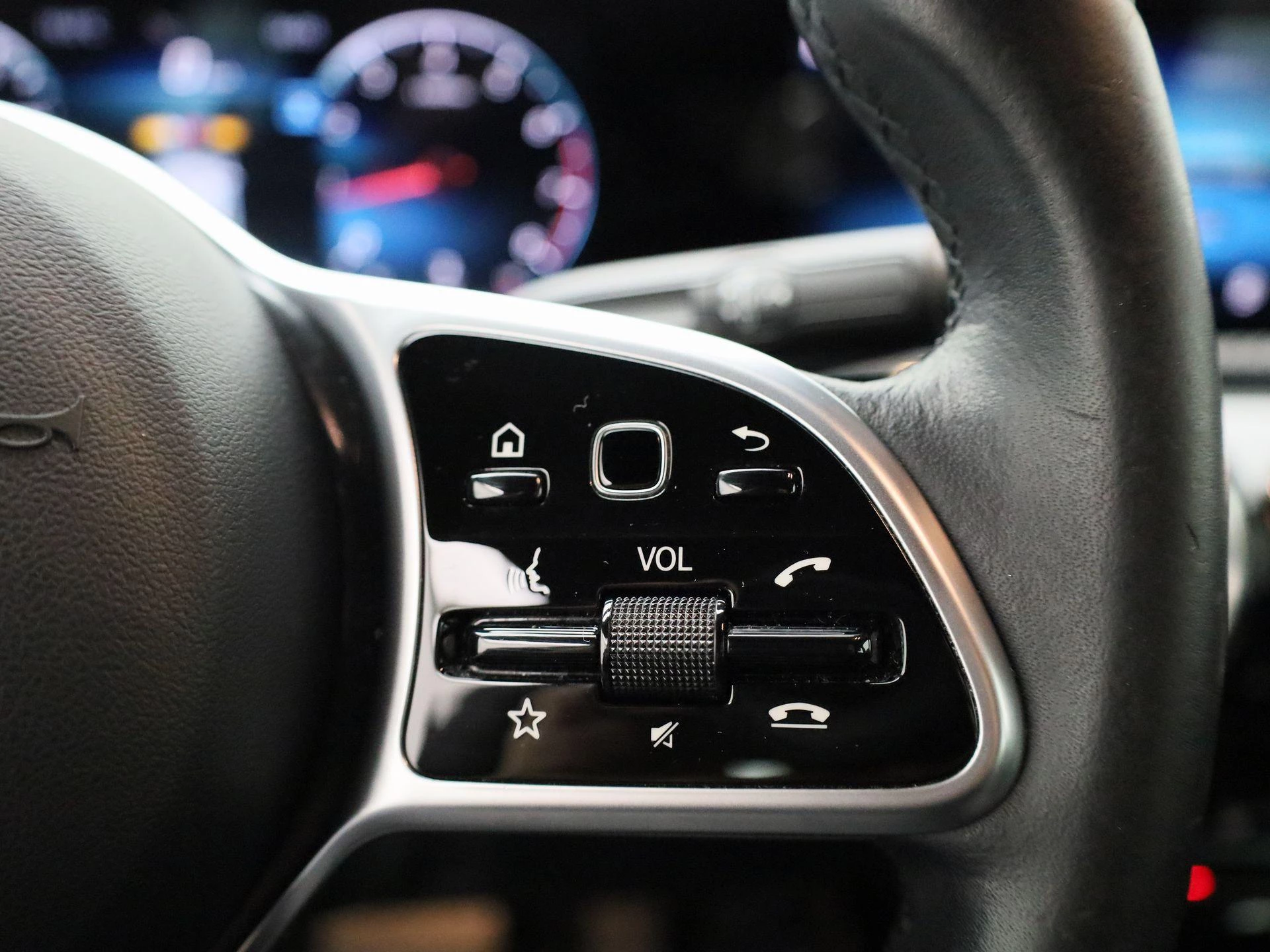 Mercedes-Benz-CLA-image-22
