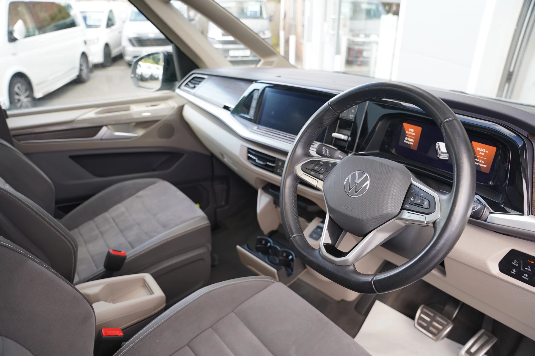 Volkswagen-Multivan-image-5