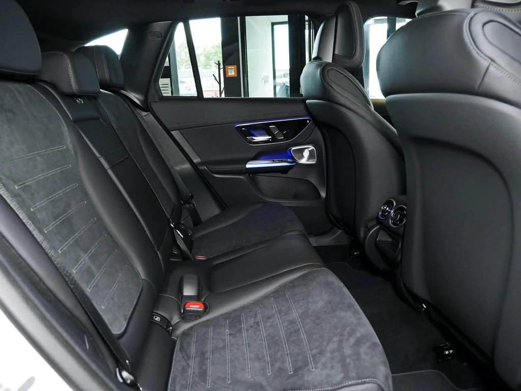Mercedes-Benz-GLC 300 de-image-16