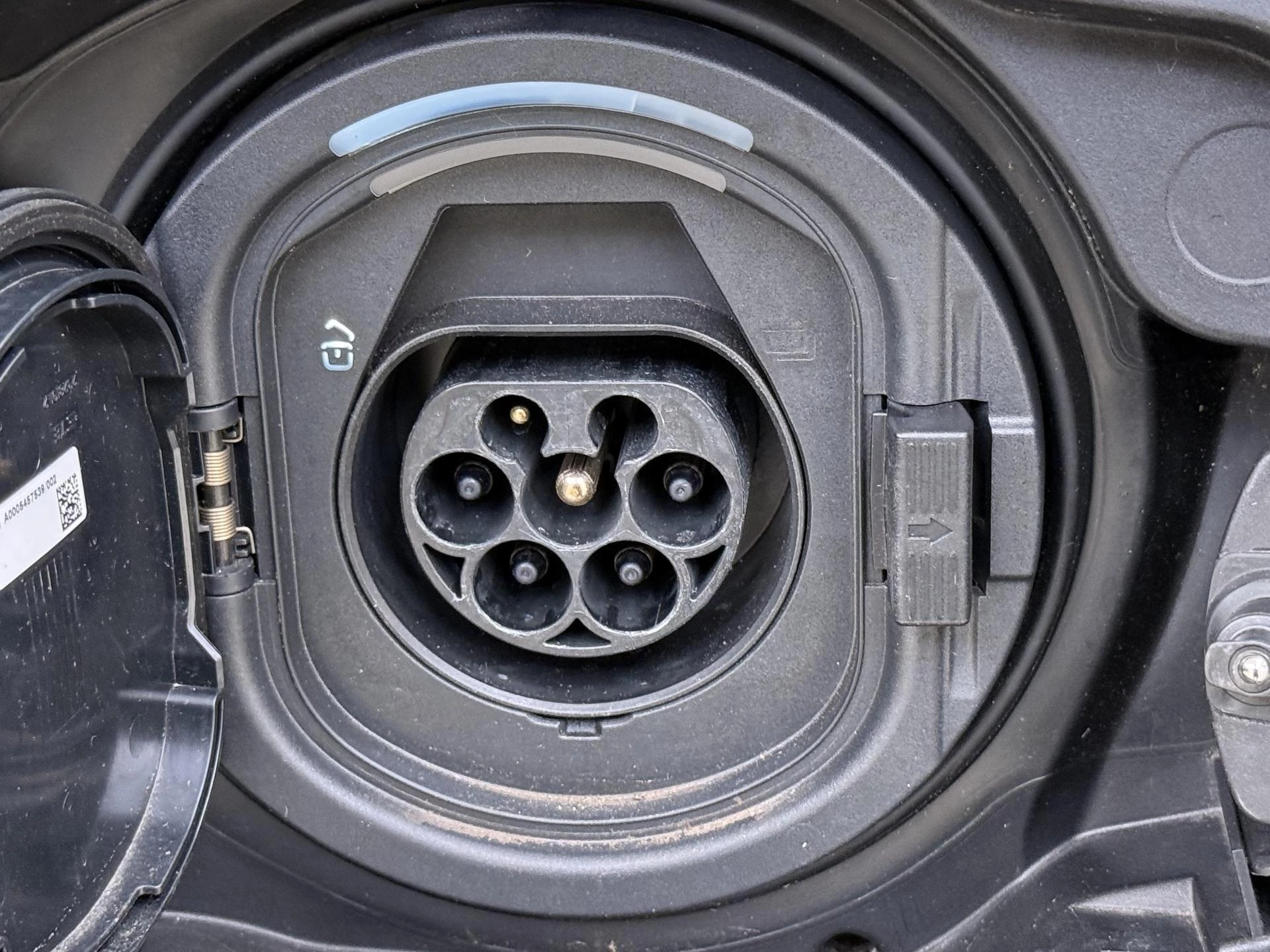 Mercedes-Benz-GLC-image-30