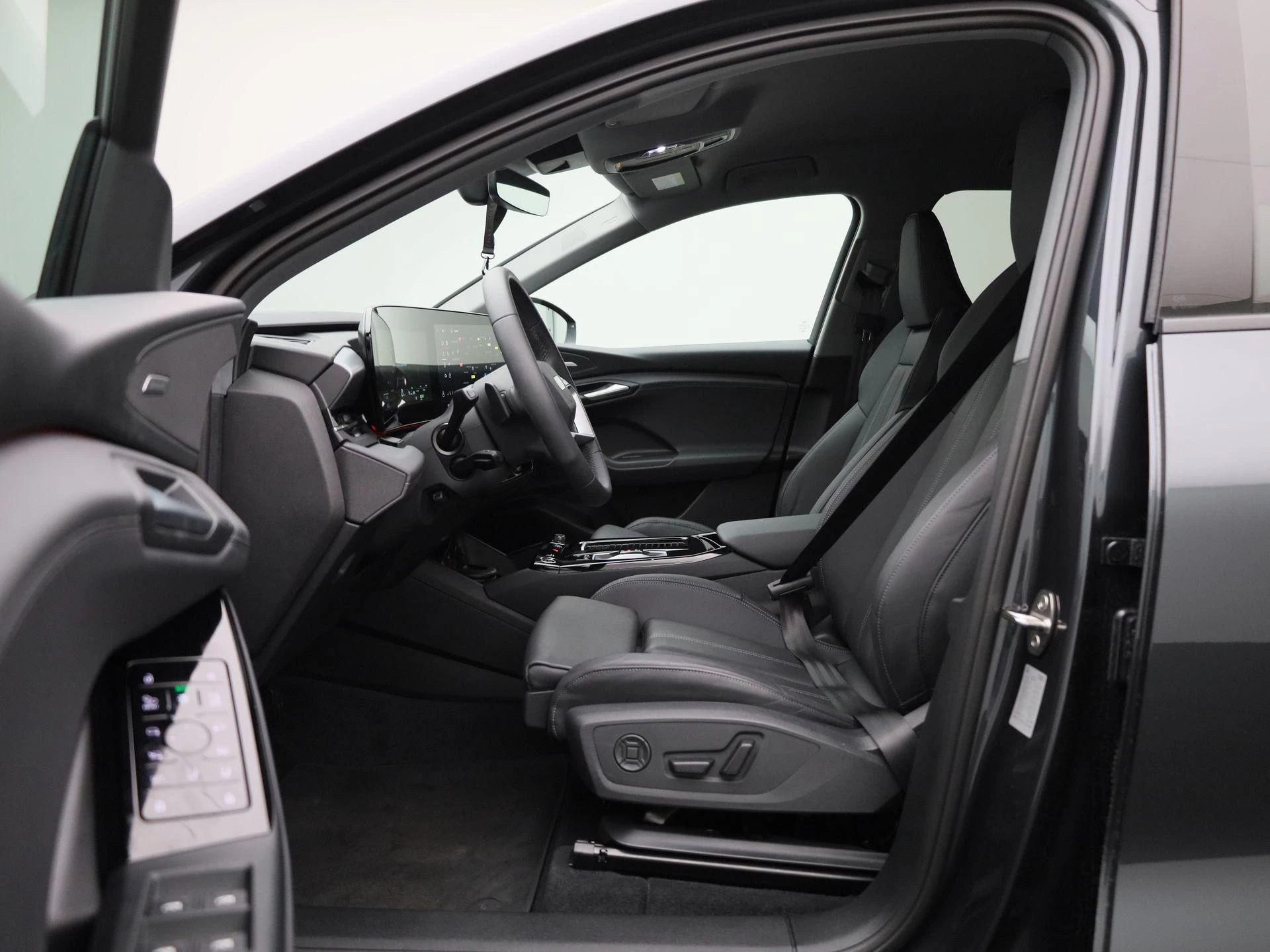 Audi-Q6 e-tron-image-10