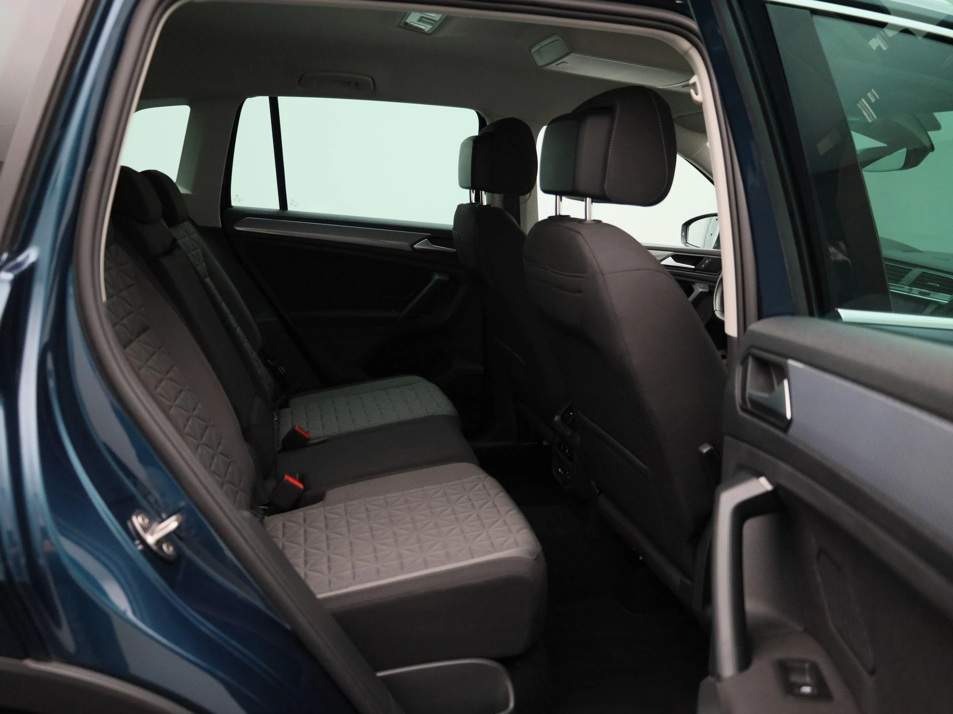 Volkswagen-Tiguan-image-34