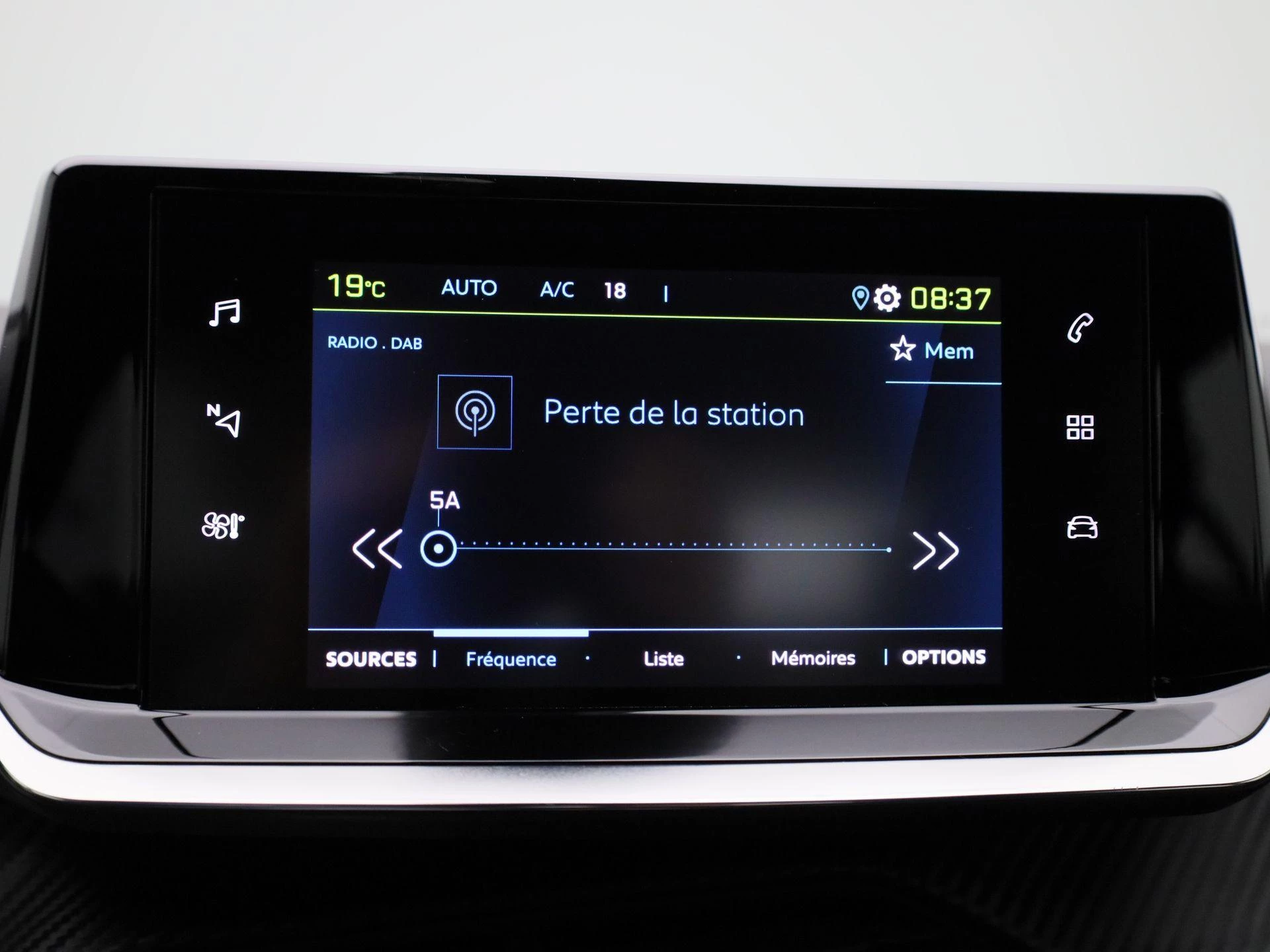 Peugeot-e-2008-image-16