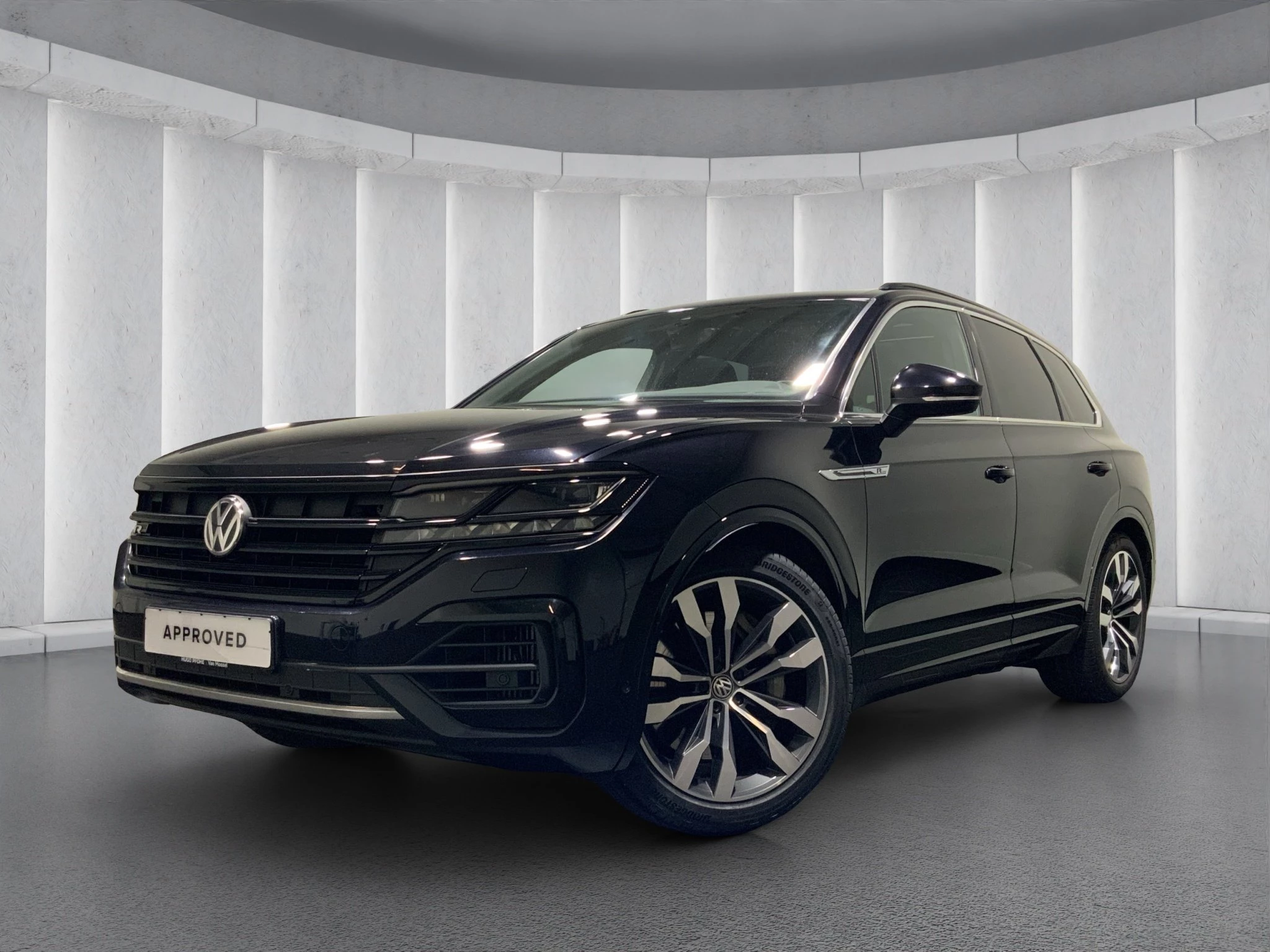 Volkswagen-Touareg-image-0
