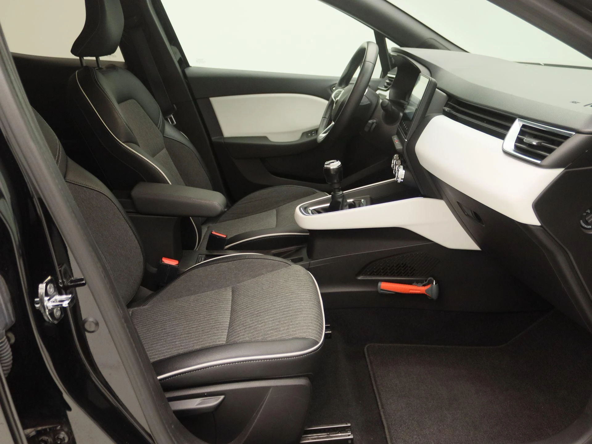 Renault-Clio-image-23