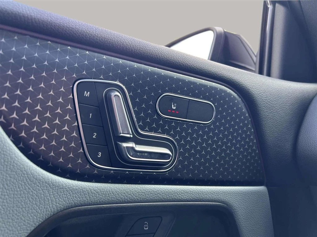 Mercedes-Benz-EQB-image-10