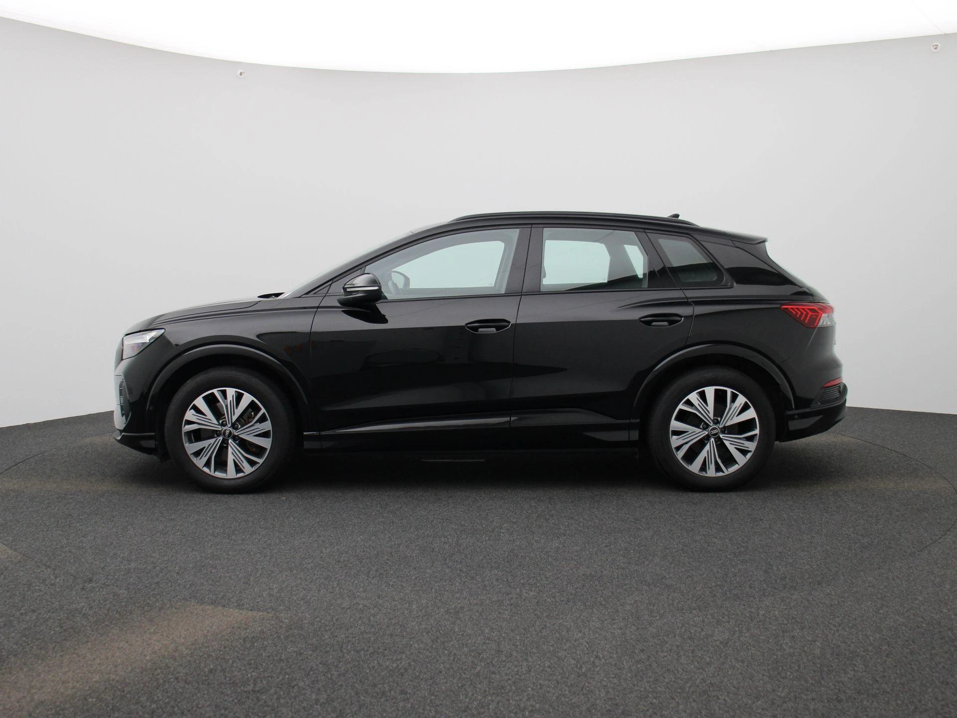 Audi-Q4 e-tron-image-3