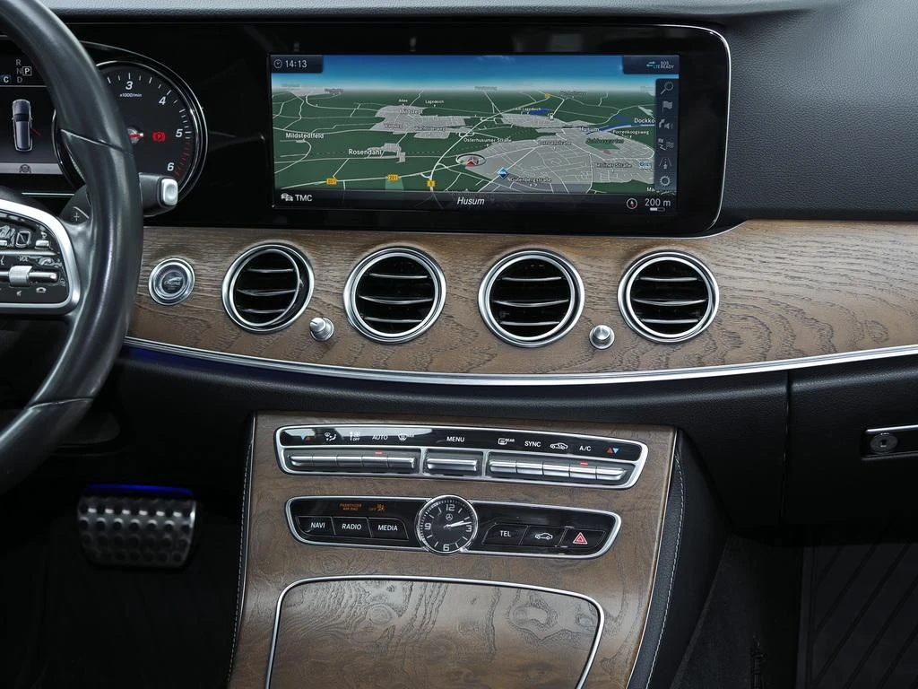Mercedes-Benz-E-Klasse 220-image-10